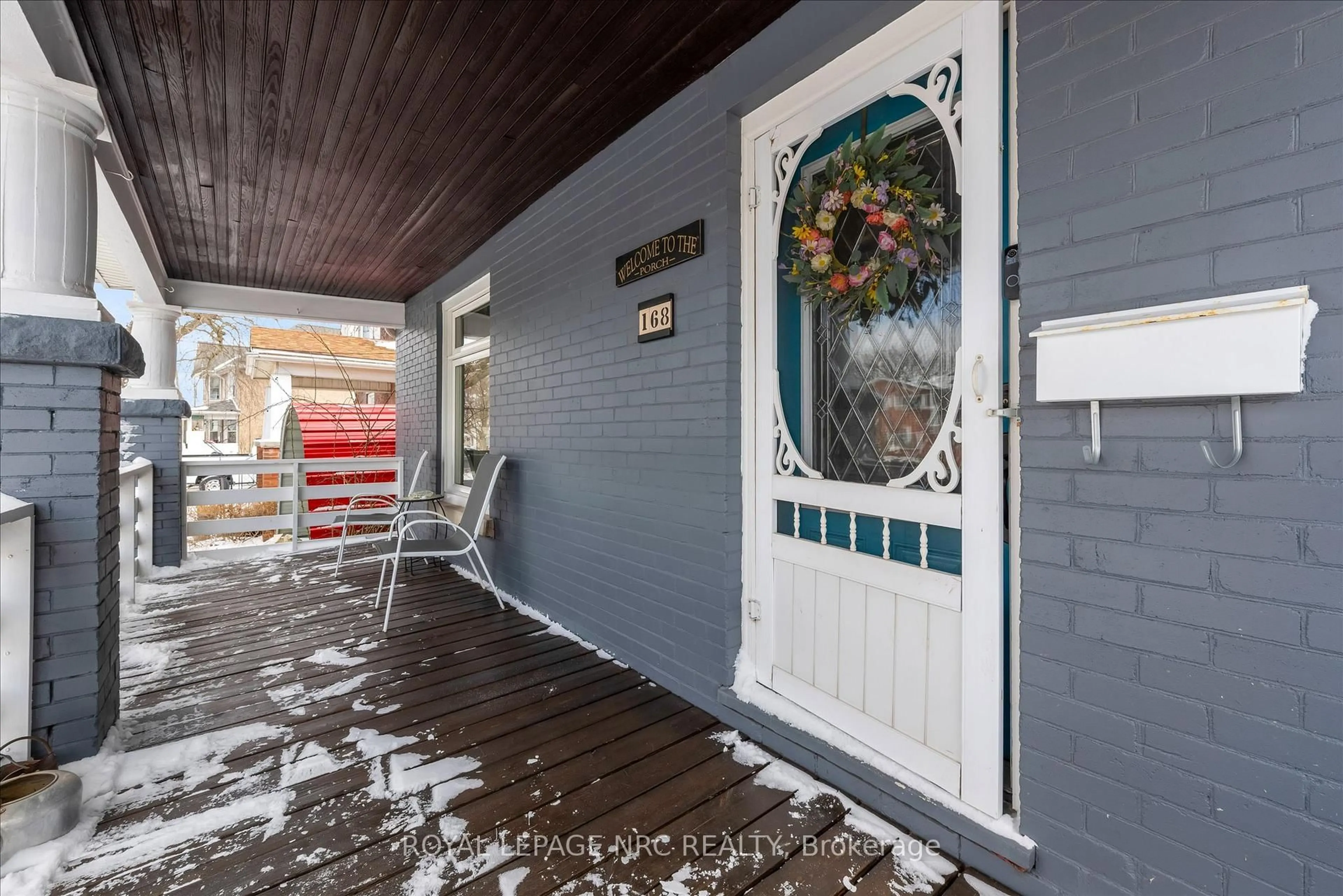 Indoor entryway for 168 Denistoun St, Welland Ontario L3C 1V5