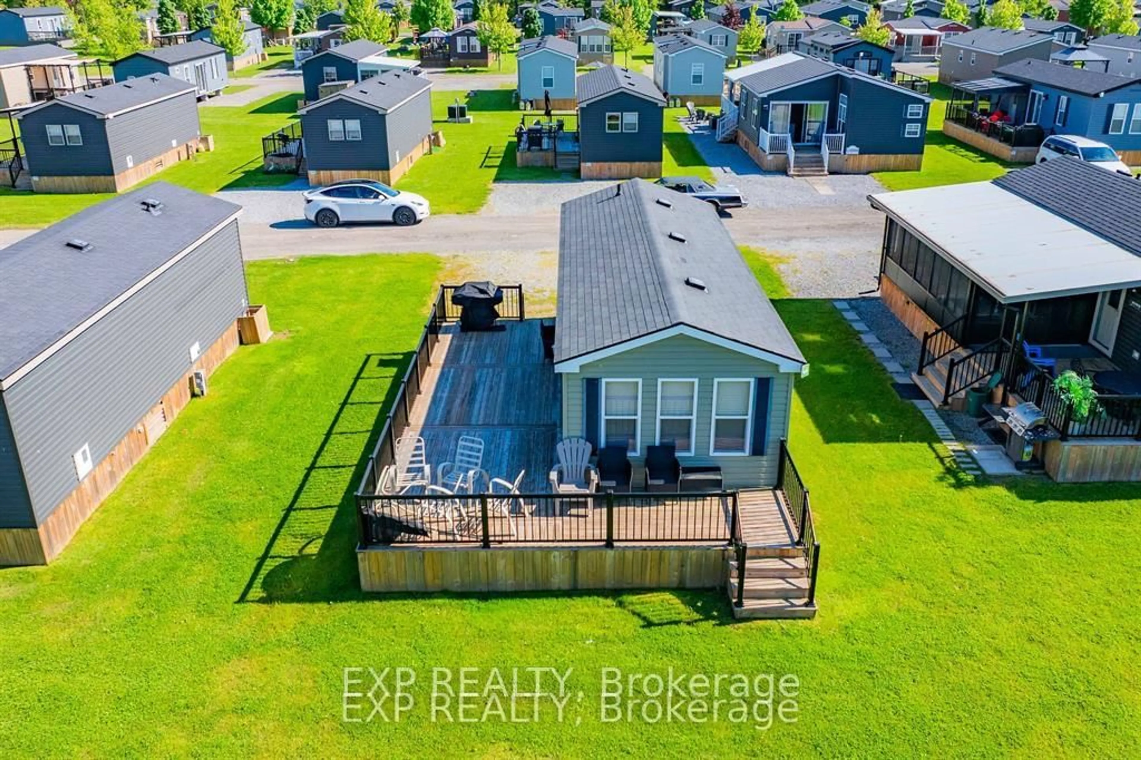A pic from outside/outdoor area/front of a property/back of a property/a pic from drone, unknown for 1501 Line 8 Rd #308, Niagara-on-the-Lake Ontario L0S 1J0