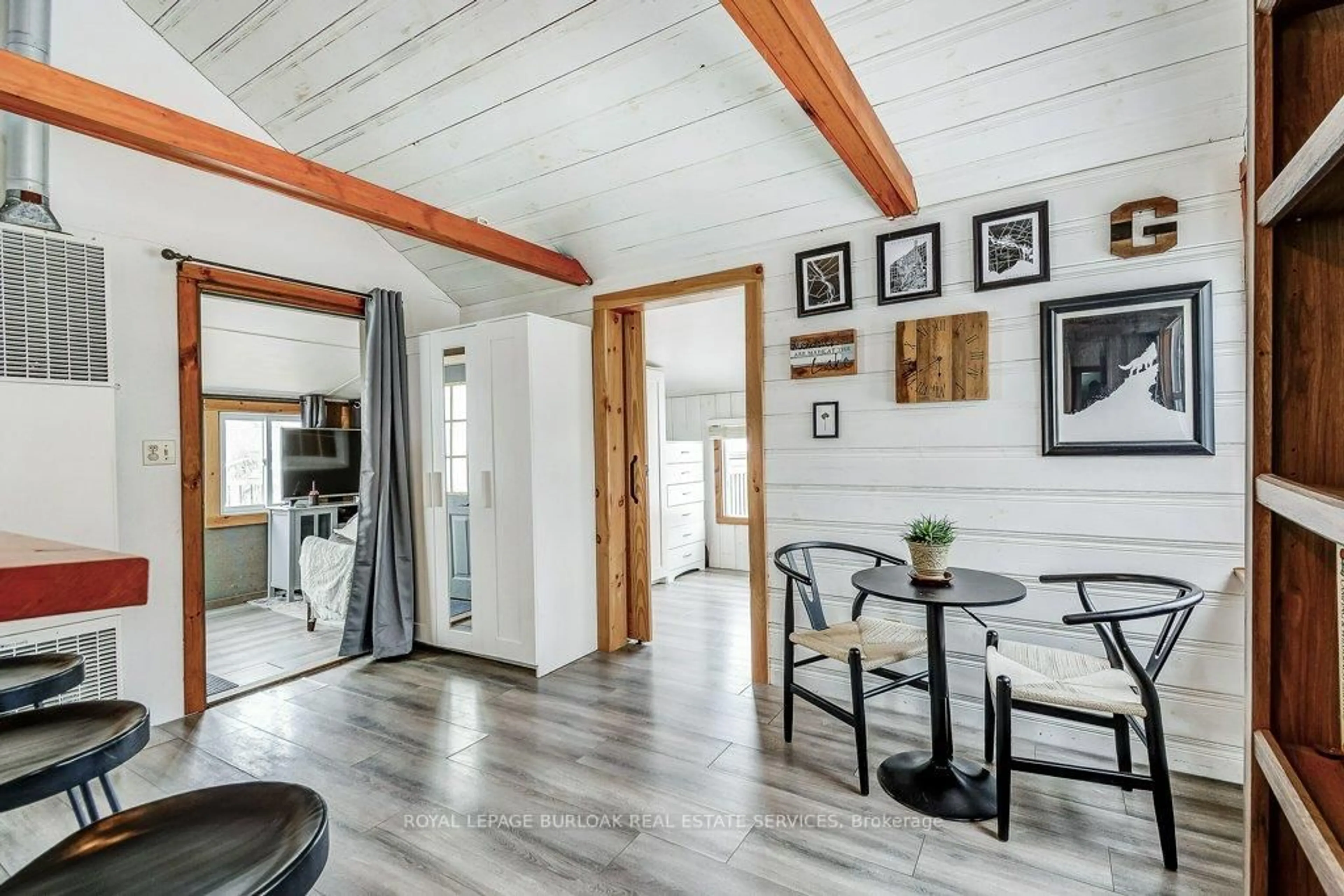 Indoor entryway for 716 Sandy Bay Rd, Haldimand Ontario N1A 2W6