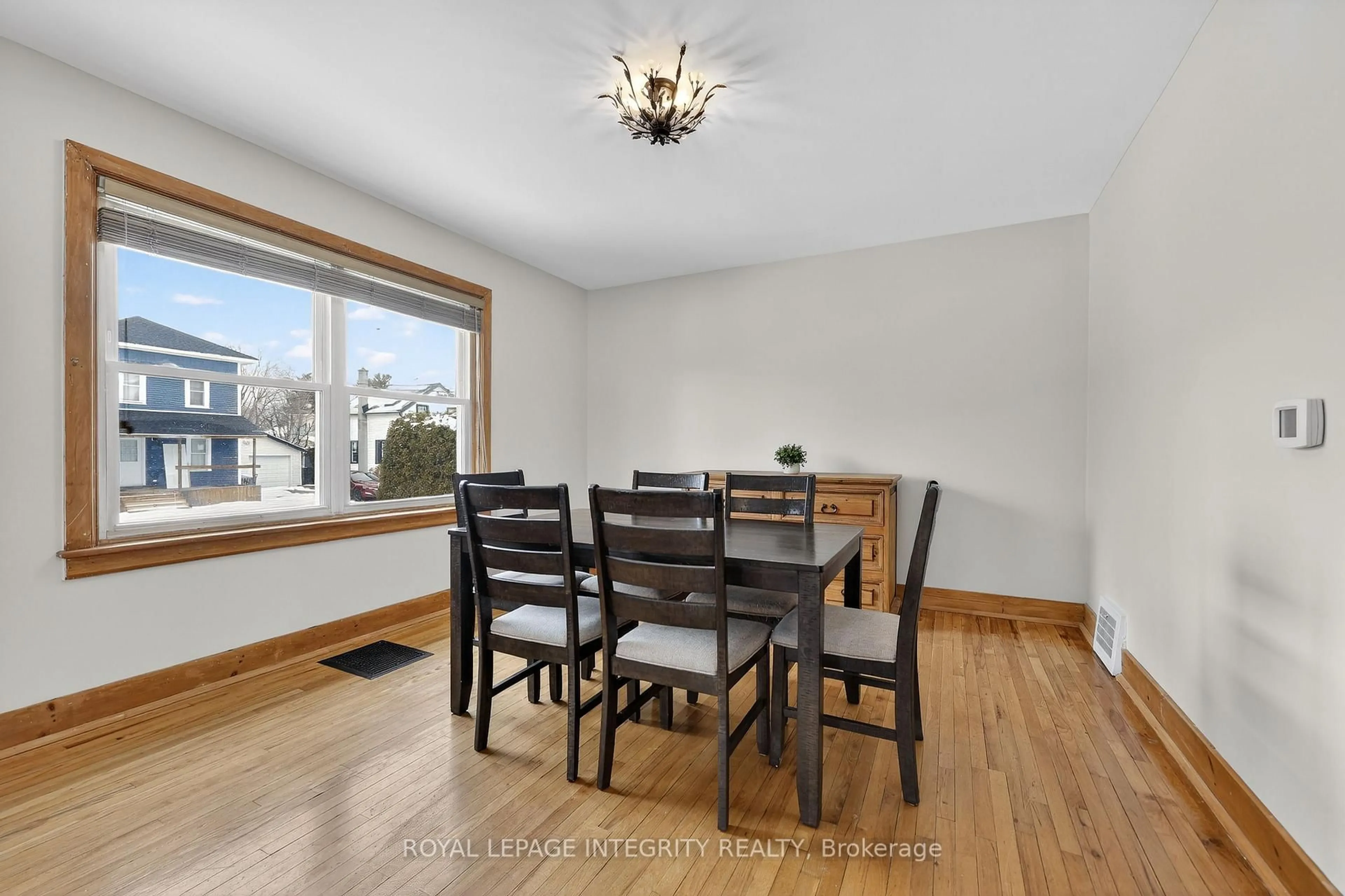 Dining room, wood/laminate floor for 5508 Lion St, Osgoode Ontario K0A 2W0