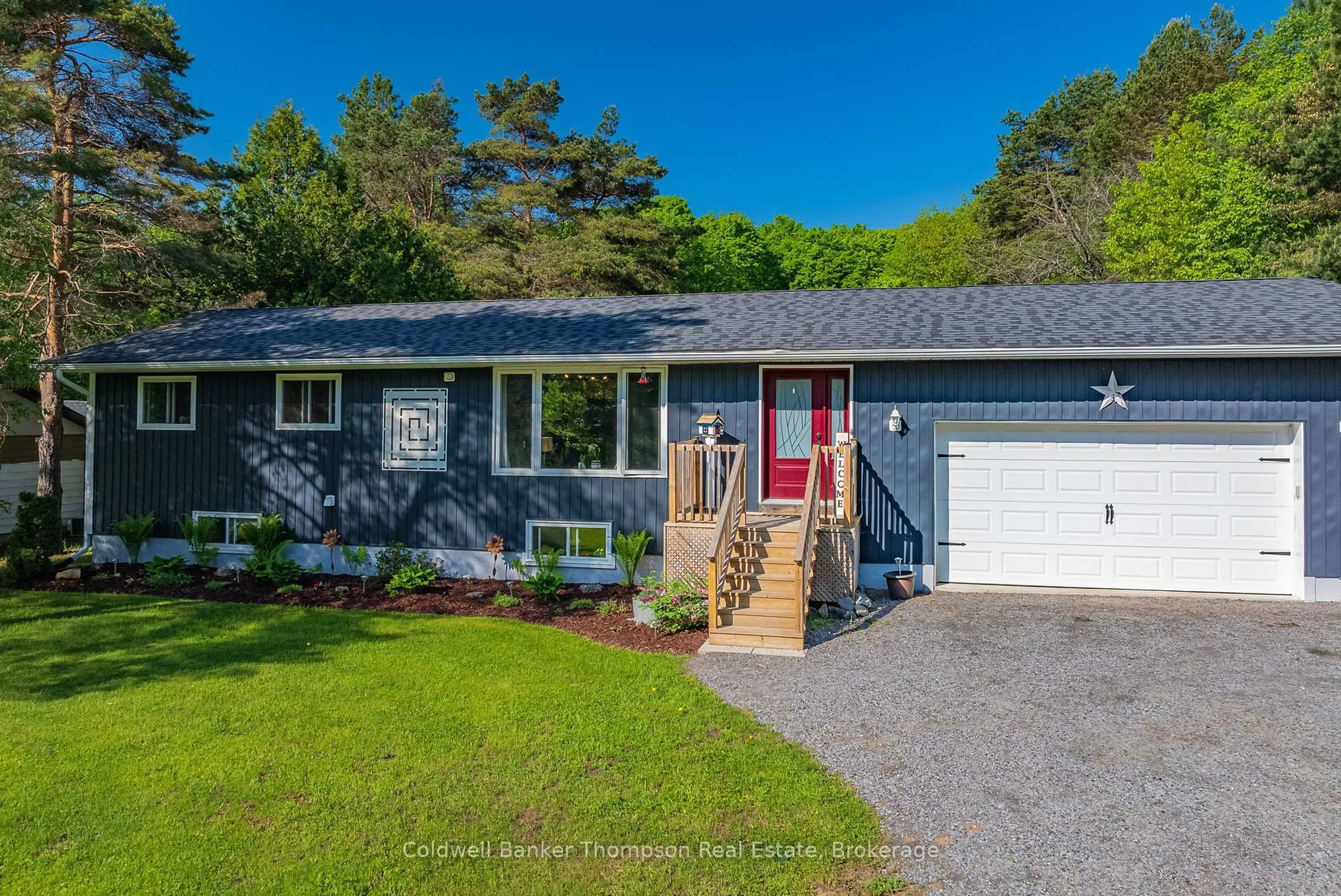 Home with vinyl exterior material, water/lake/river/ocean view for 132 Albert St, Strong Ontario P0A 1Z0