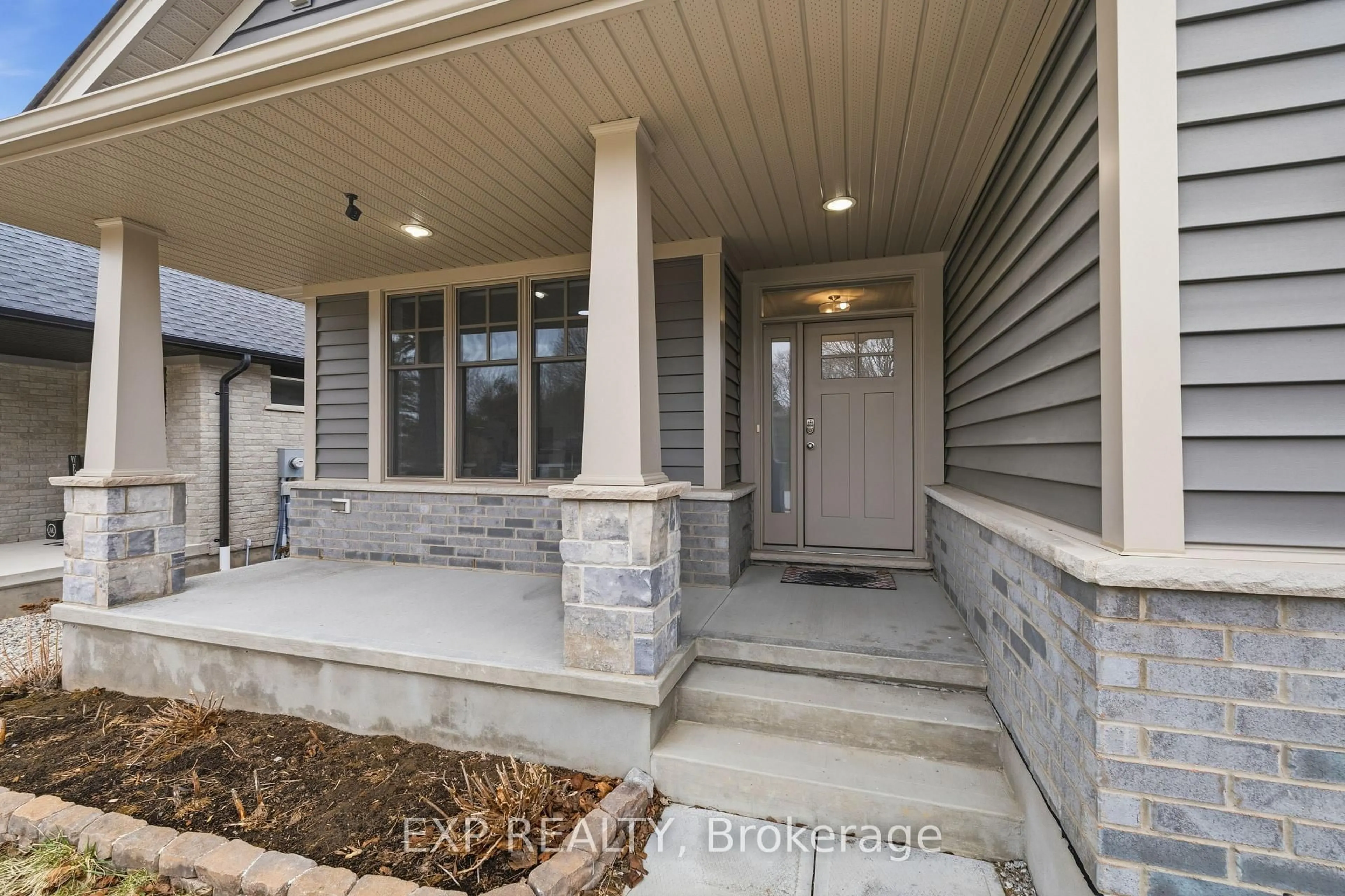 Indoor entryway for 43 Lowrie Cres, Tillsonburg Ontario N4G 0H5