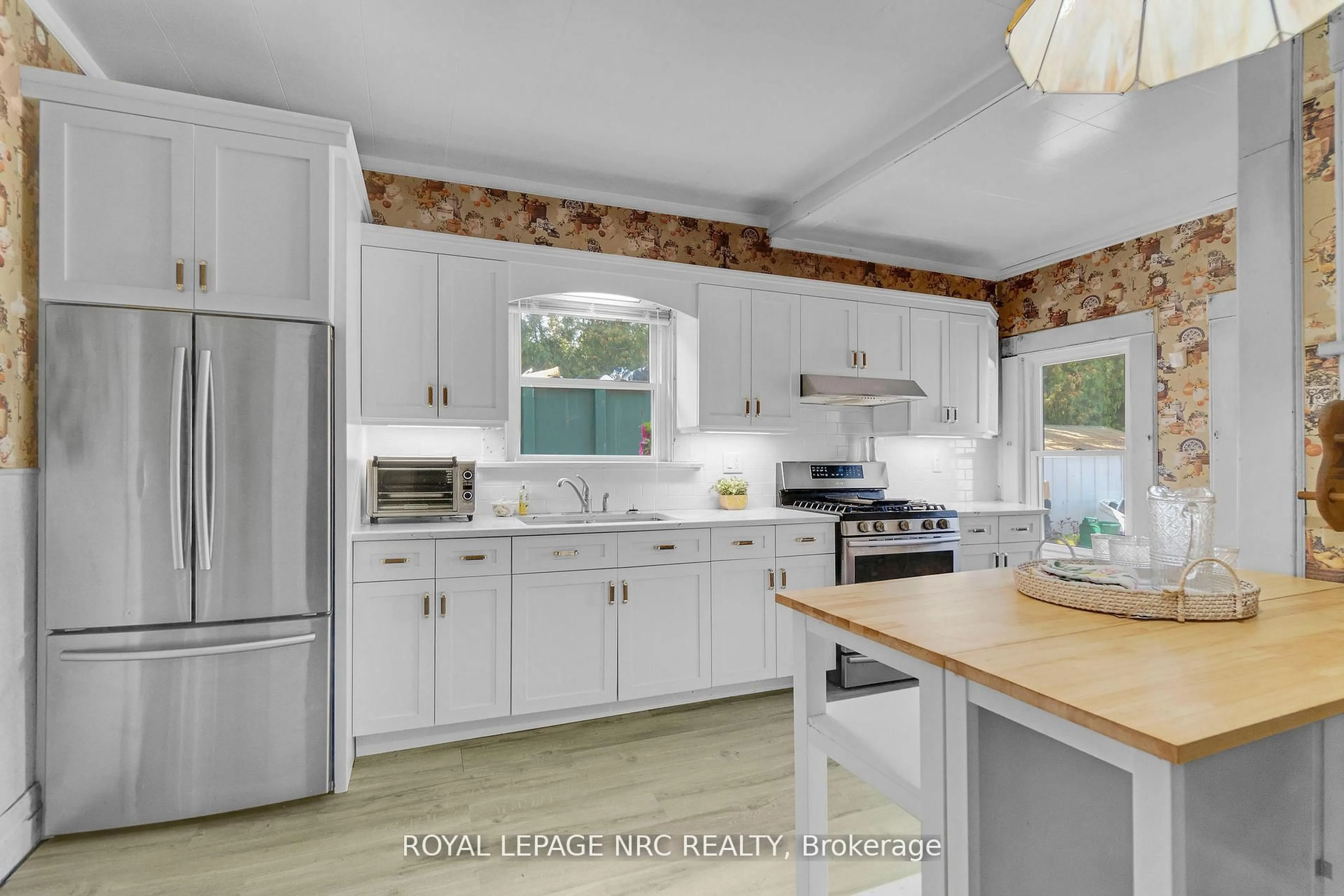 Open concept kitchen, unknown for 6511 Riall St, Niagara Falls Ontario L2J 1Z4