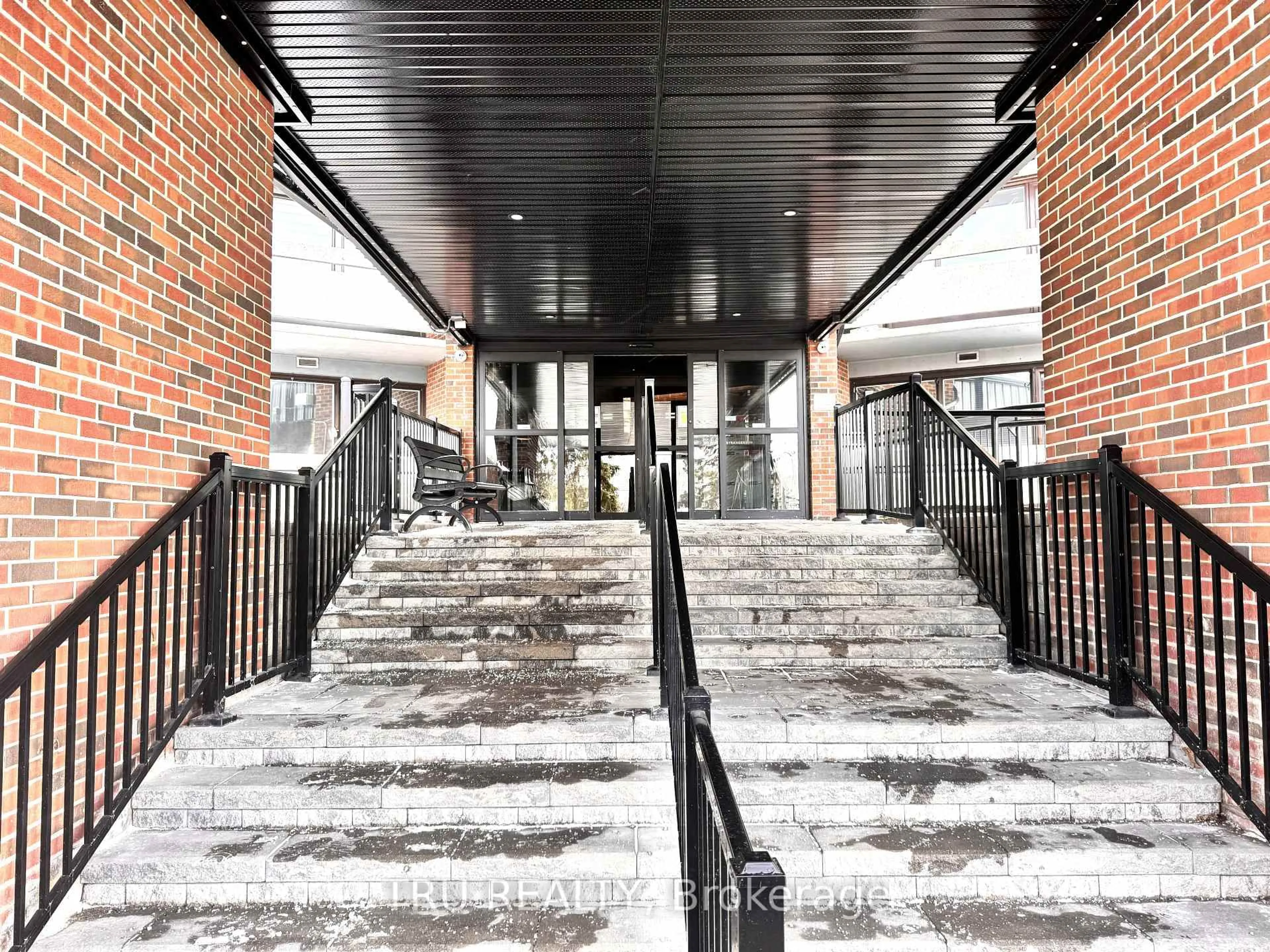 Indoor foyer for 3100 Carling Ave #706, Ottawa Ontario K2B 6J6