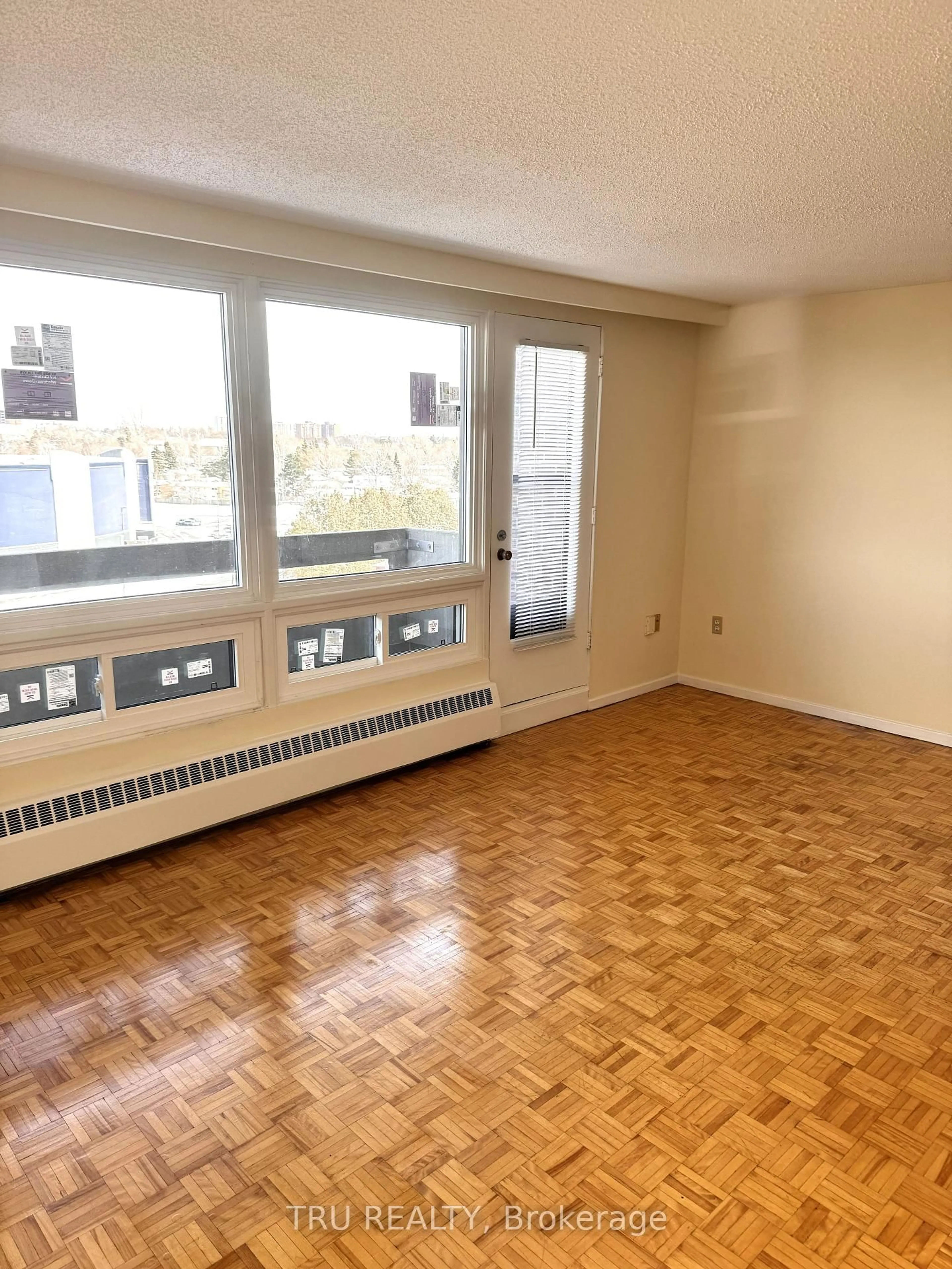 A pic of a room for 3100 Carling Ave #706, Ottawa Ontario K2B 6J6