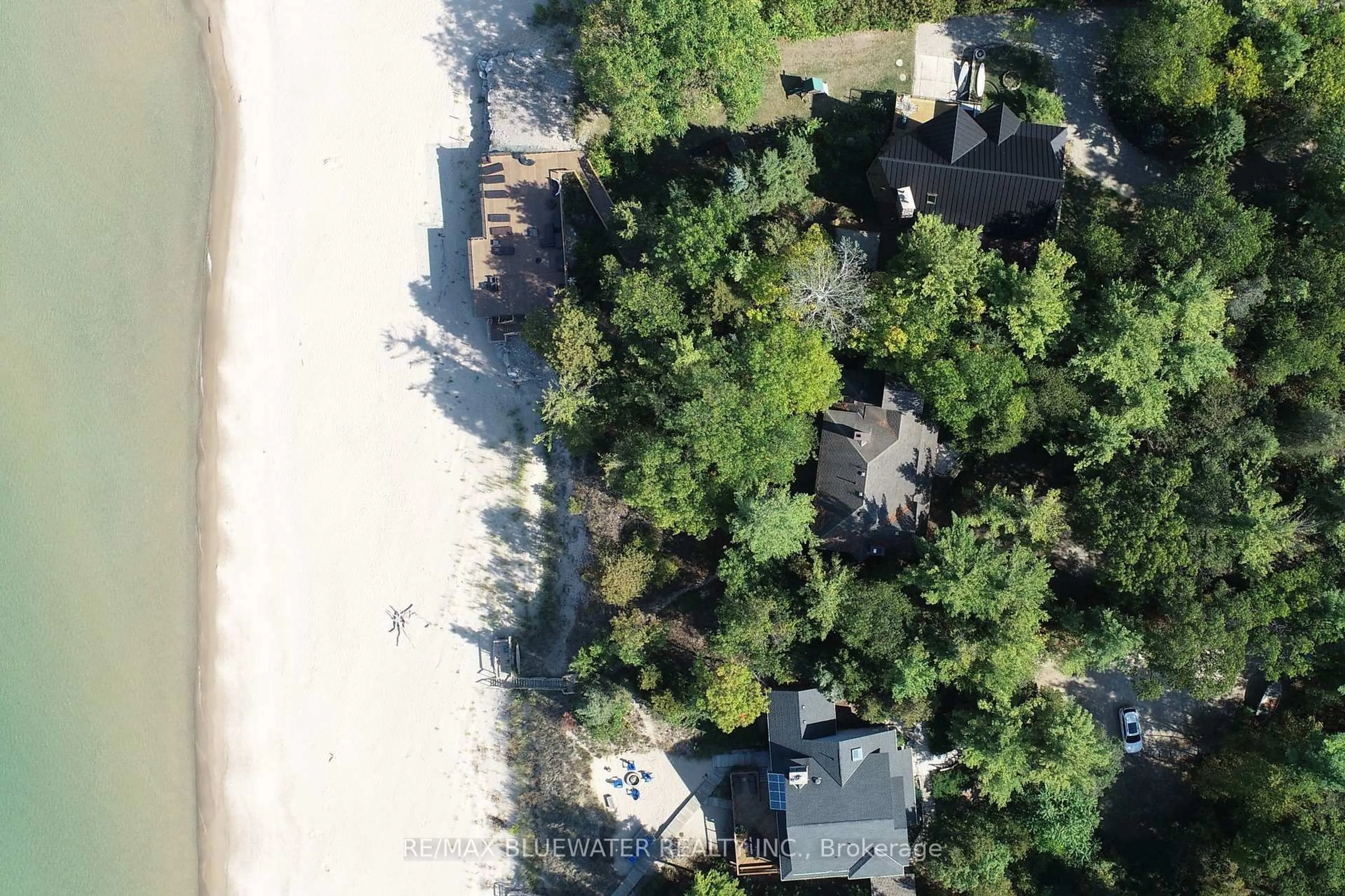 A pic from outside/outdoor area/front of a property/back of a property/a pic from drone, unknown for 9864 Huron Pl, Lambton Shores Ontario N0M 1T0