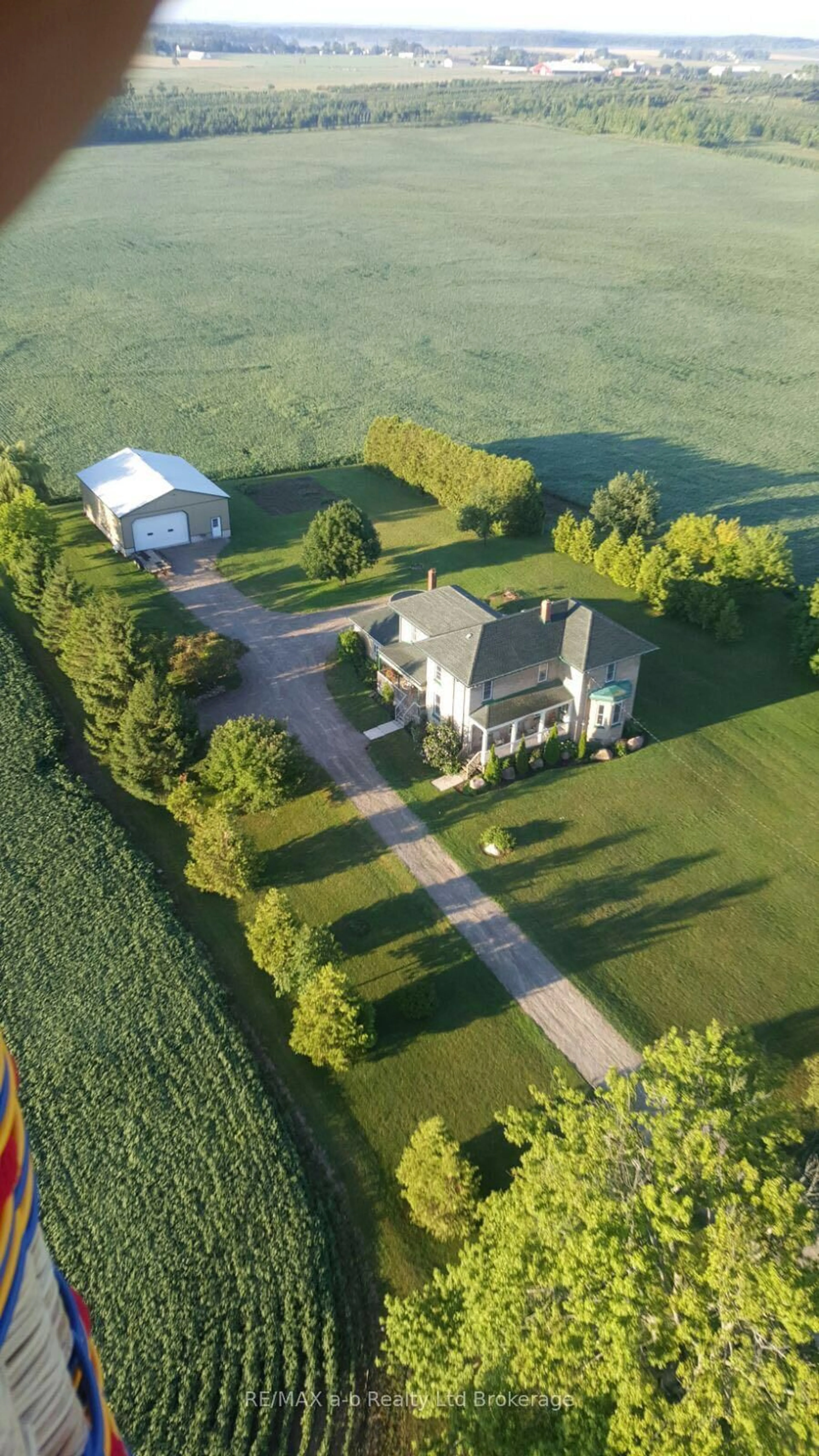 A pic from outside/outdoor area/front of a property/back of a property/a pic from drone, building for 405094 BEACONSFIELD Rd, Norwich Ontario N0J 1C0