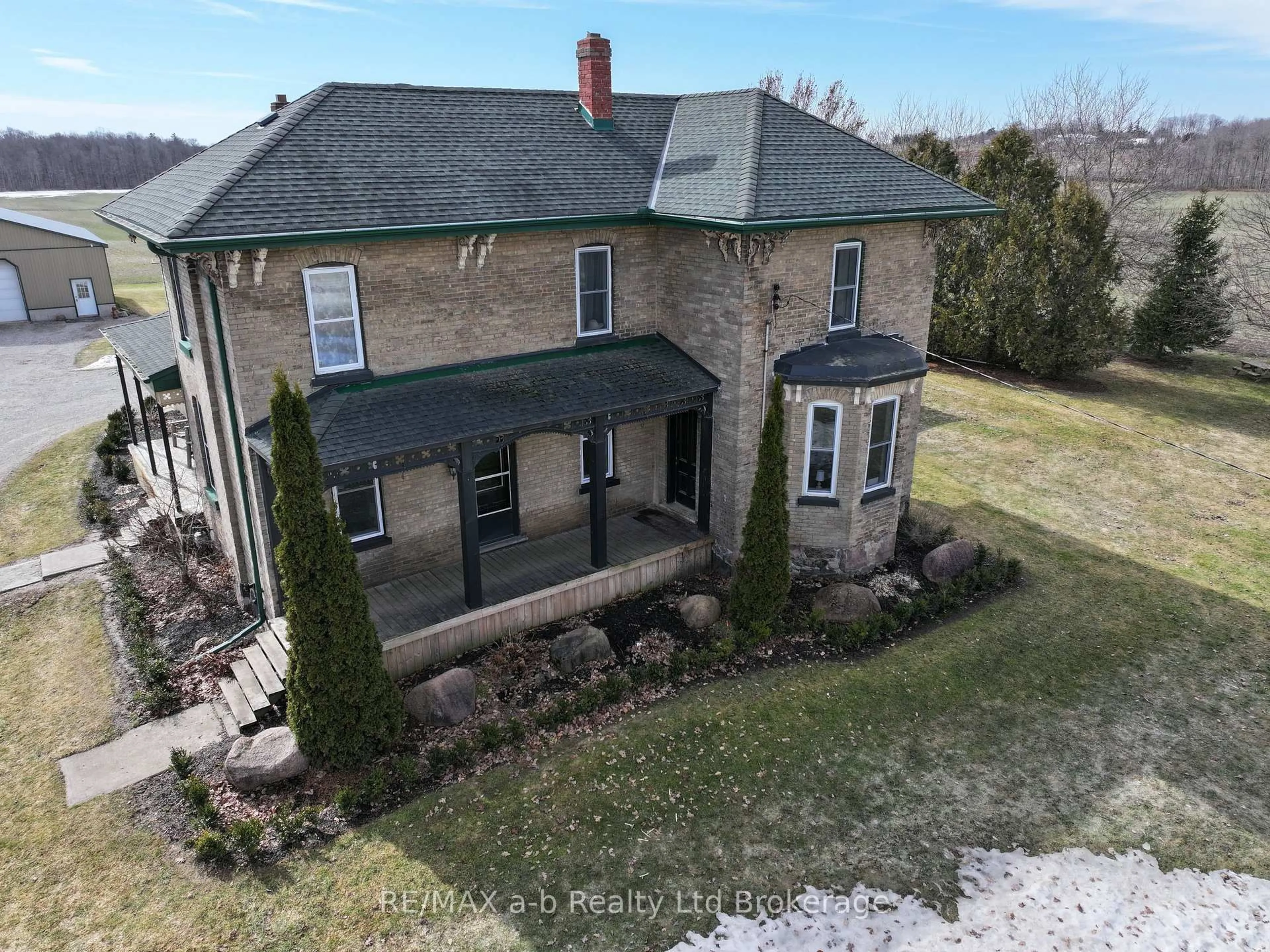 A pic from outside/outdoor area/front of a property/back of a property/a pic from drone, building for 405094 BEACONSFIELD Rd, Norwich Ontario N0J 1C0