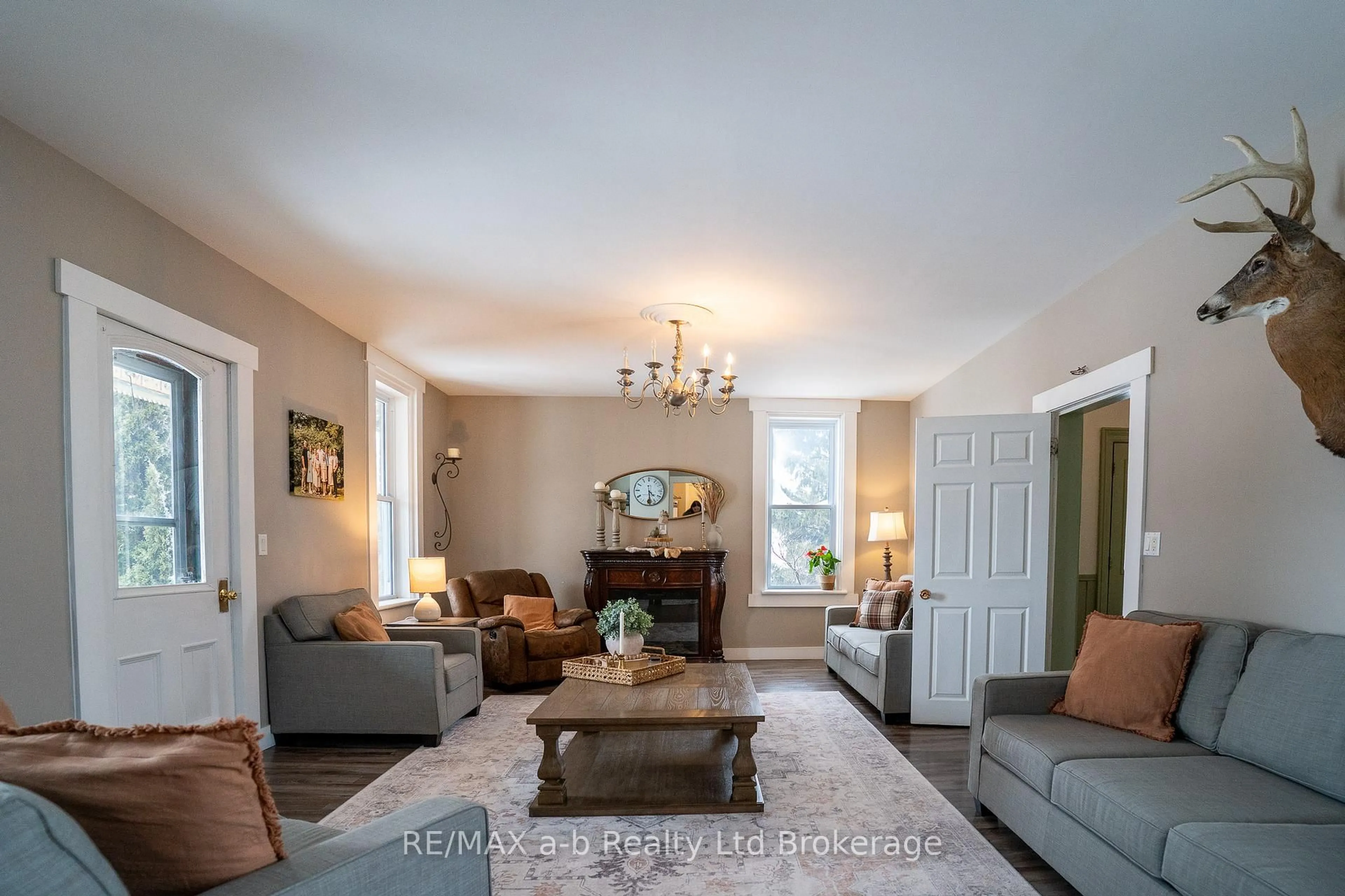 Living room with furniture, unknown for 405094 BEACONSFIELD Rd, Norwich Ontario N0J 1C0