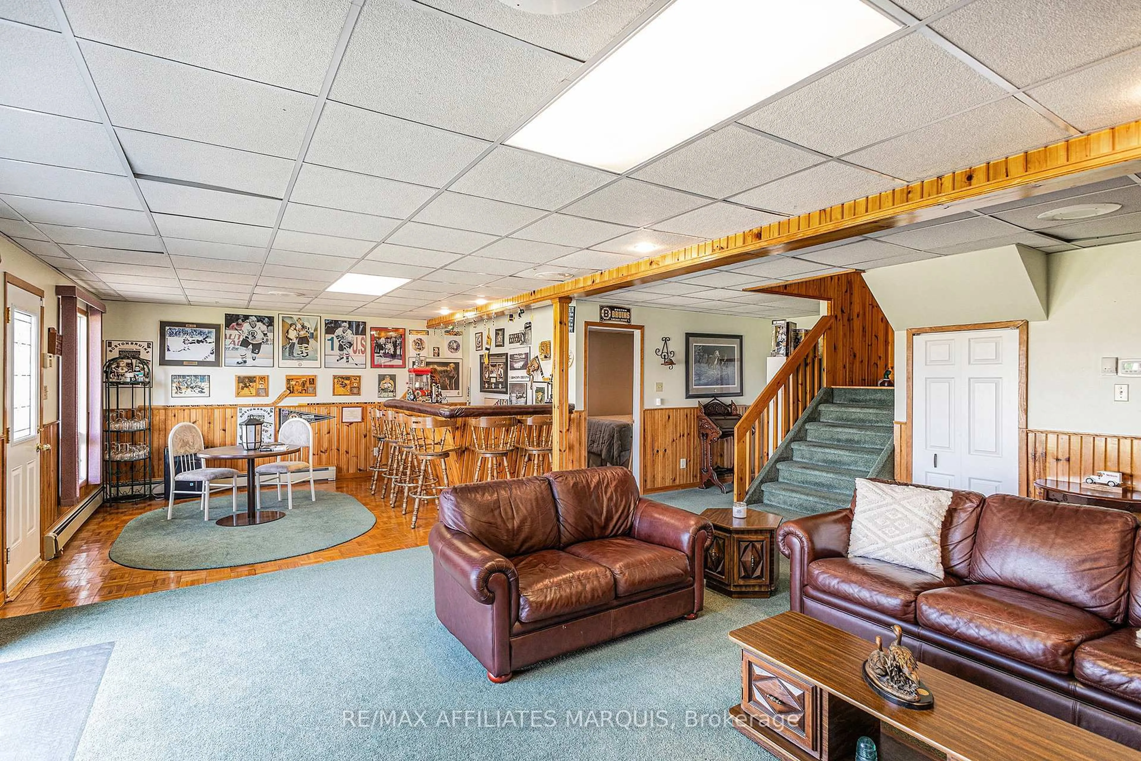 Indoor foyer for 74 Colonel By Cres, Smiths Falls Ontario K7A 5B6