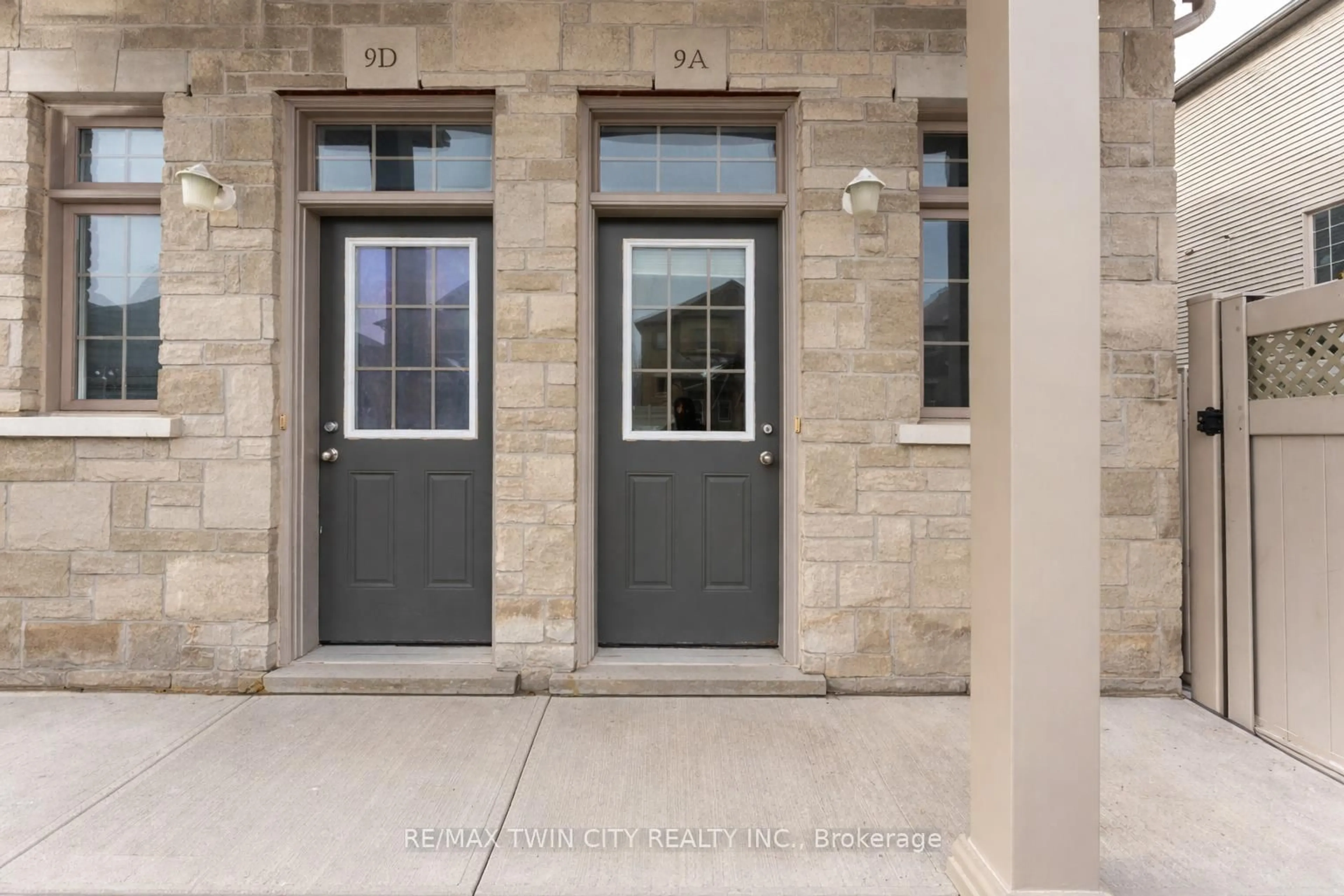 Indoor entryway for 931 Glasgow St #9A, Kitchener Ontario N2N 0B6