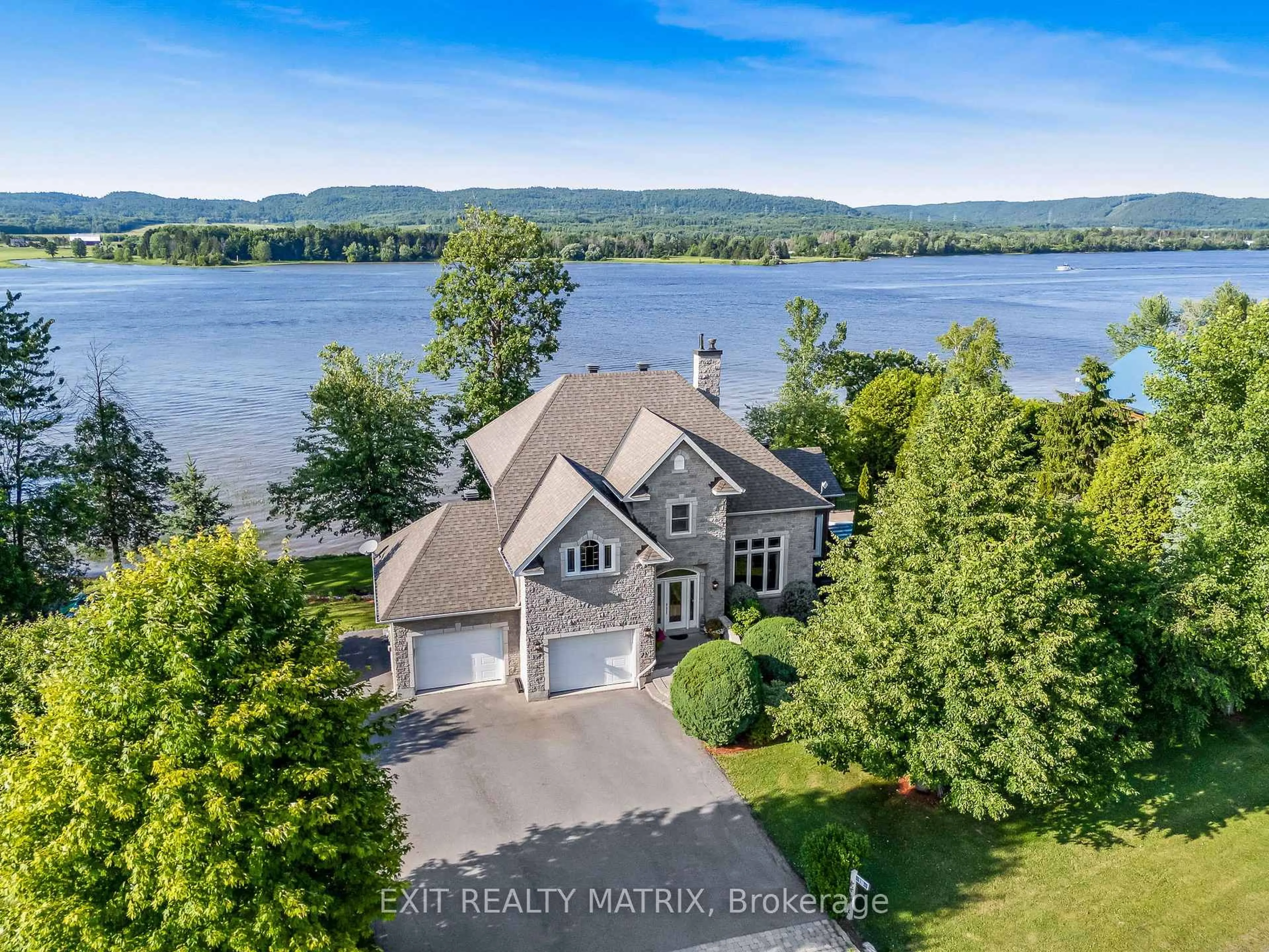 A pic from outside/outdoor area/front of a property/back of a property/a pic from drone, water/lake/river/ocean view for 115 Gascon St, Alfred and Plantagenet Ontario K0B 1J0