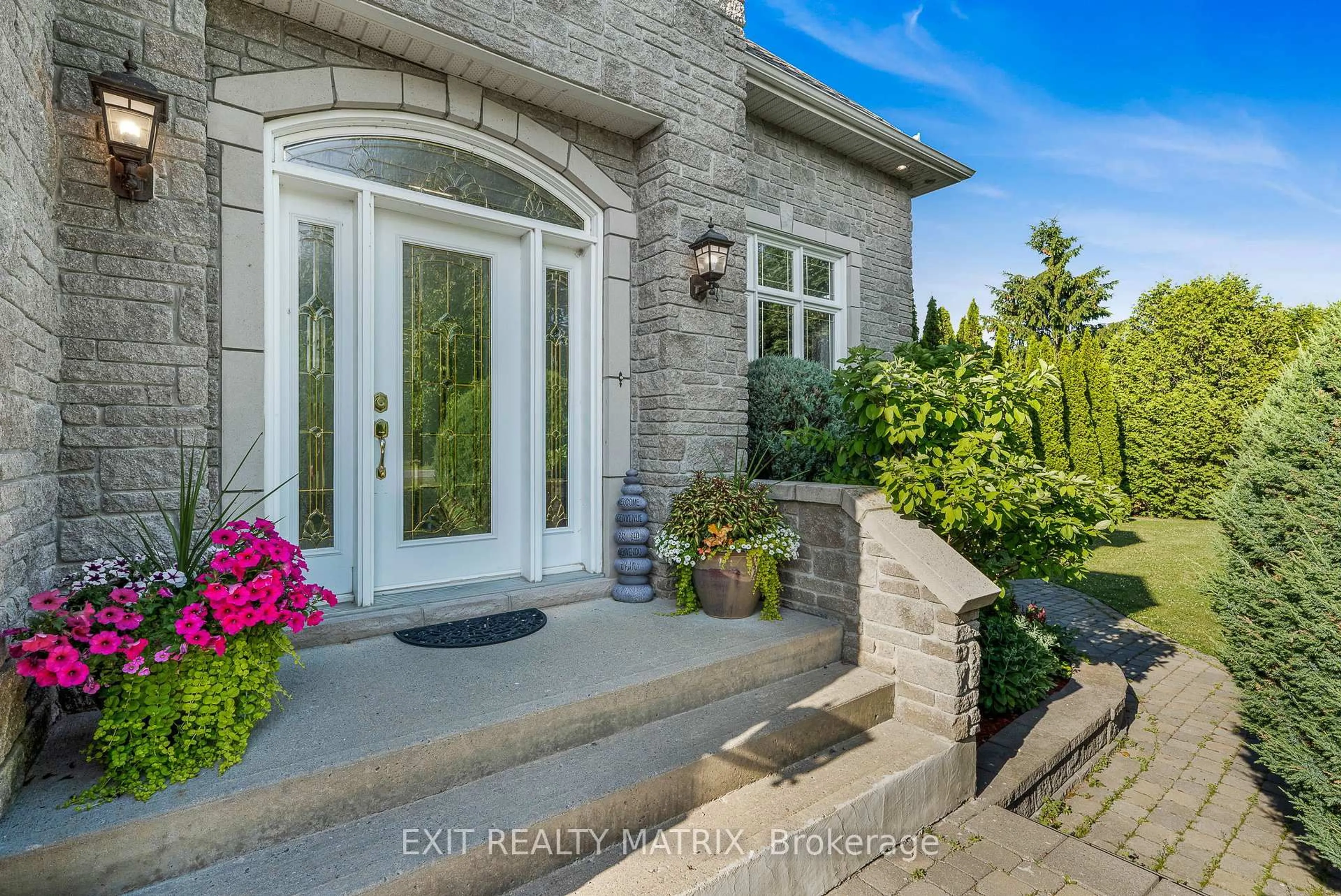 Indoor entryway for 115 Gascon St, Alfred and Plantagenet Ontario K0B 1J0