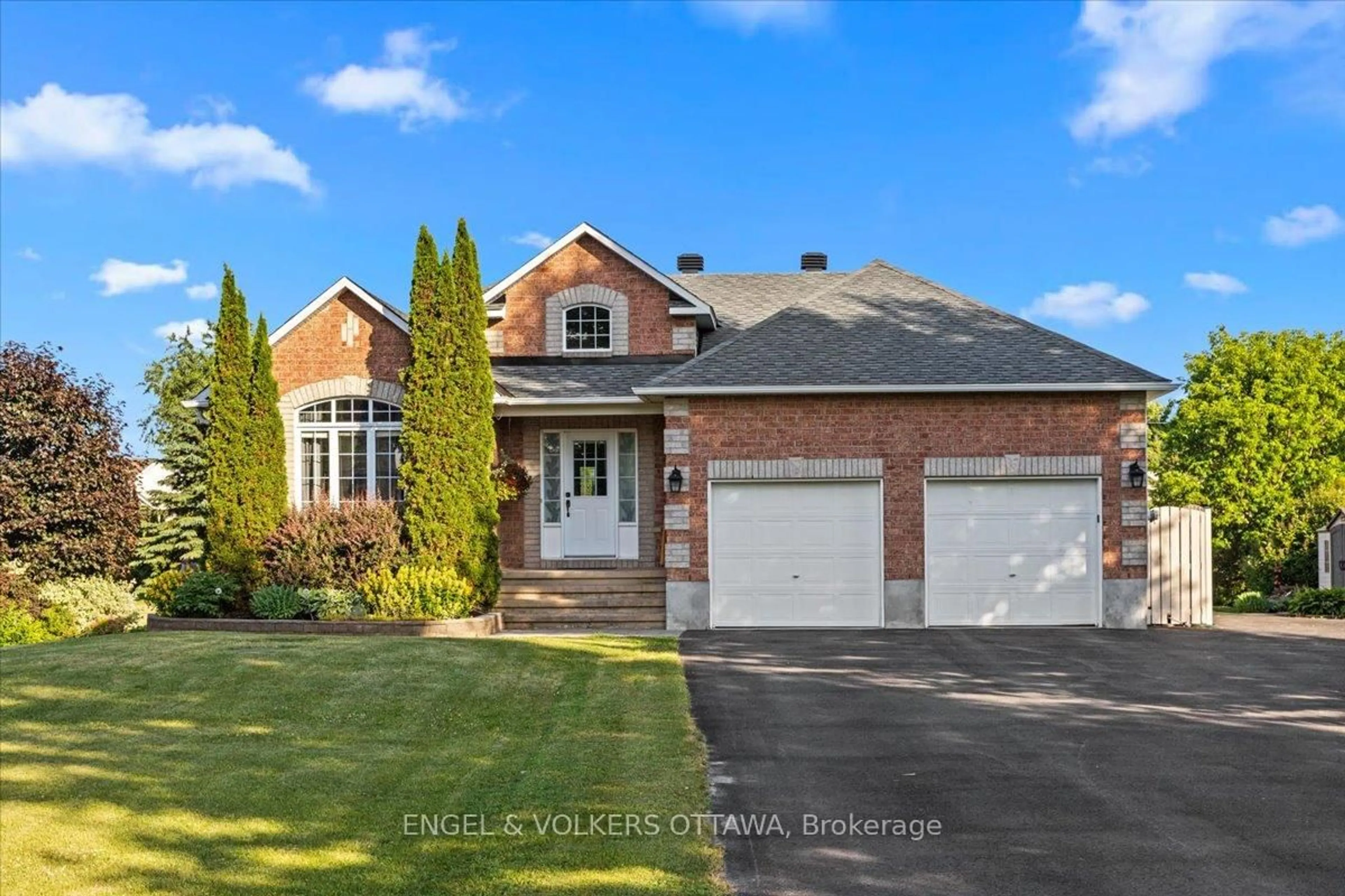 Home with brick exterior material, street for 237 Heather Cres, Almonte Ontario K0A 1A0