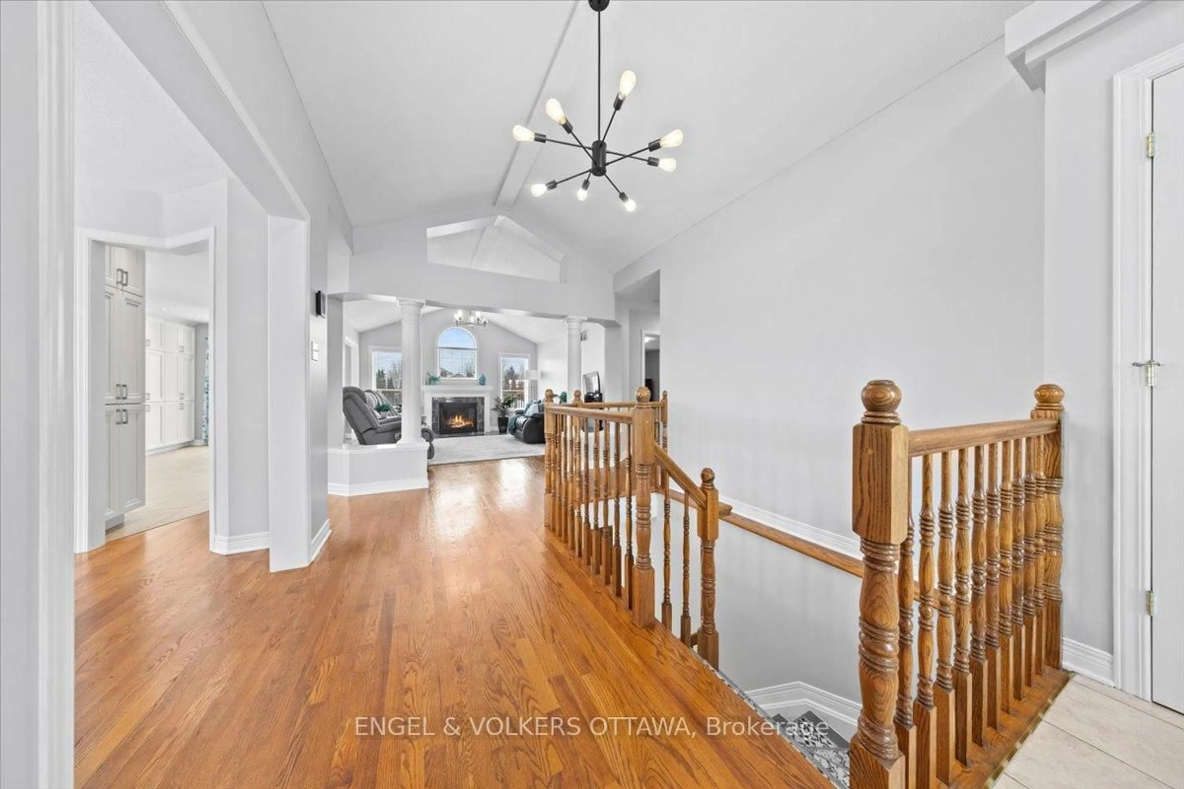 Indoor foyer for 237 Heather Cres, Almonte Ontario K0A 1A0