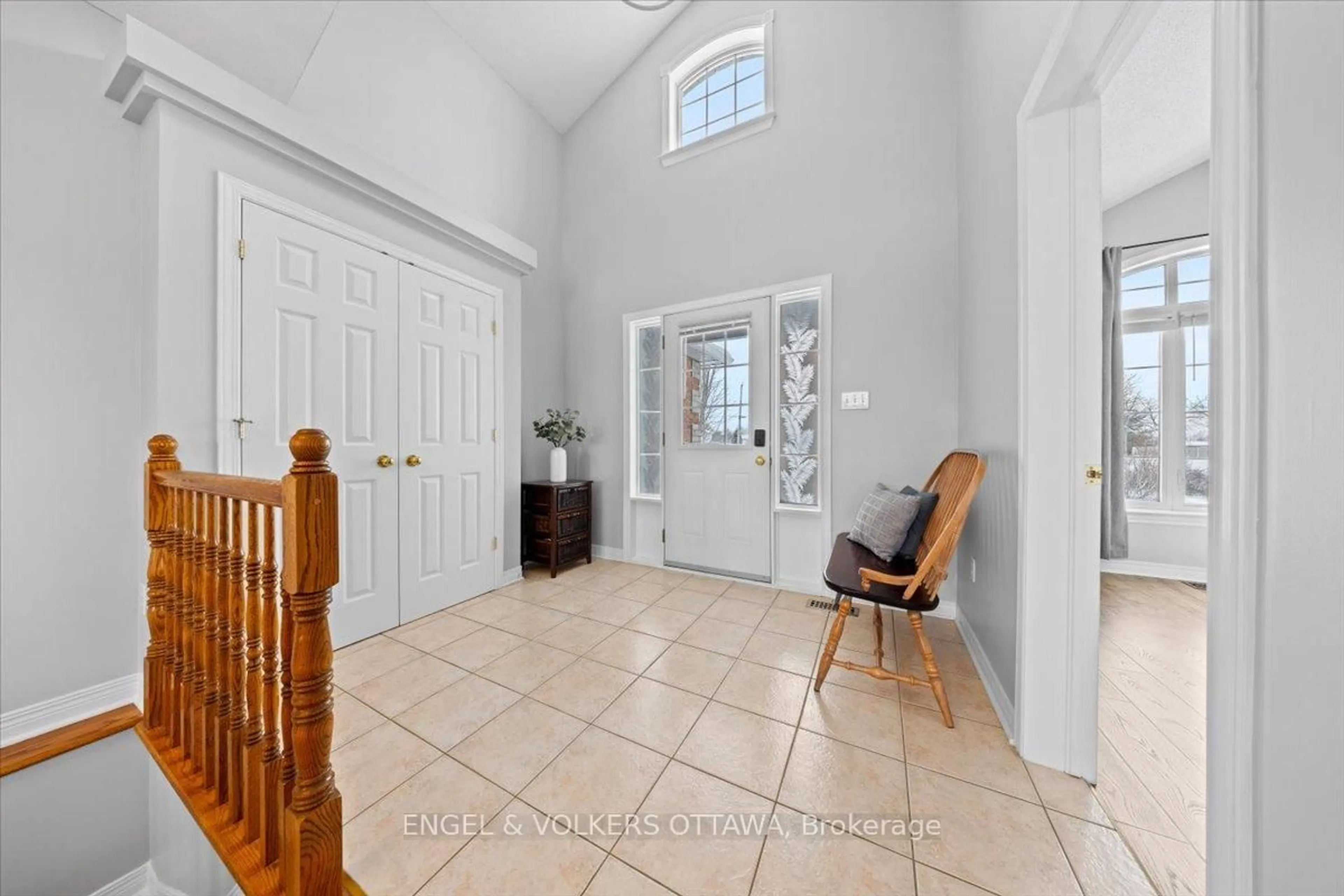 Indoor entryway for 237 Heather Cres, Almonte Ontario K0A 1A0