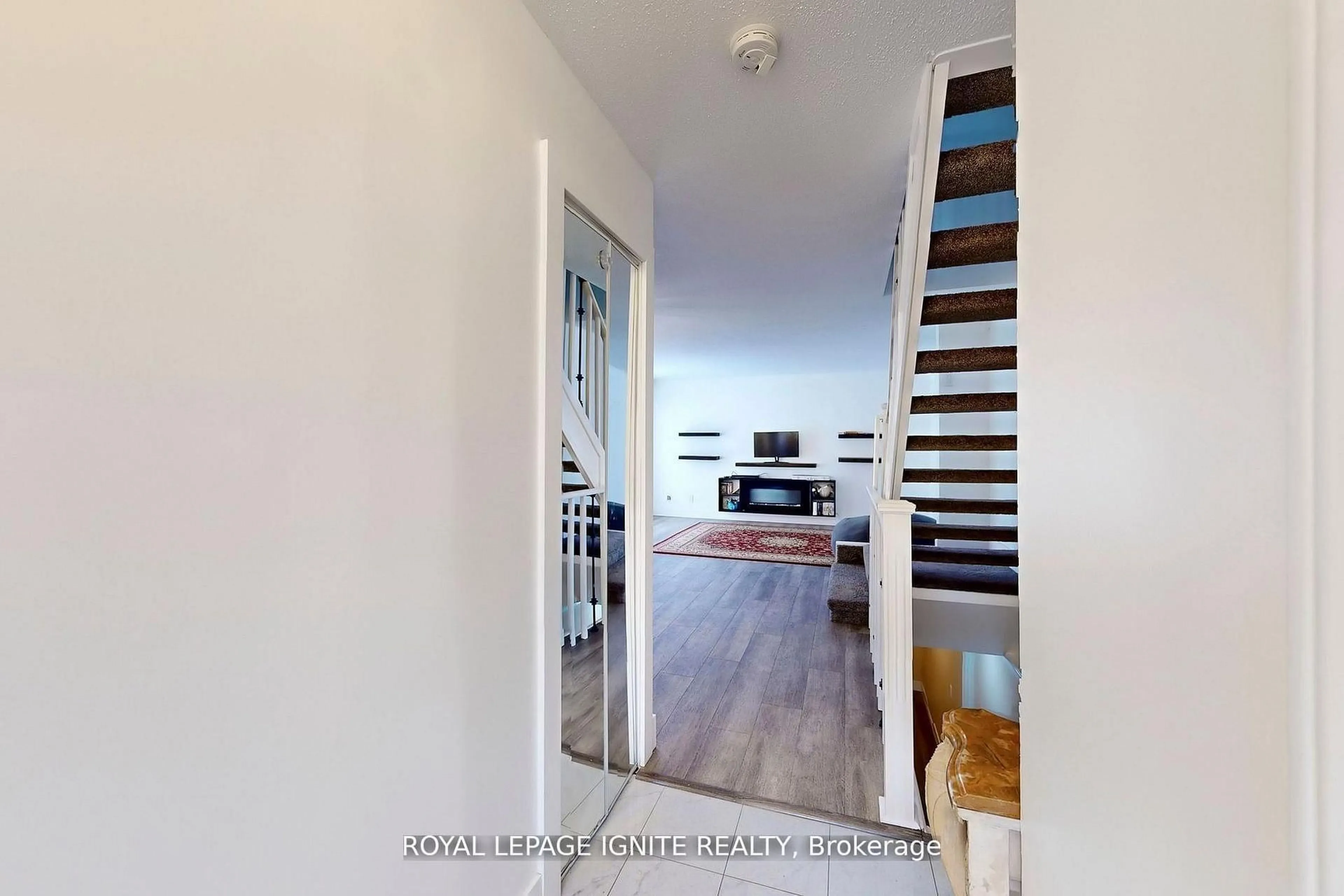 Indoor entryway for 230 Clarke Rd #26, London East Ontario N5W 5P5