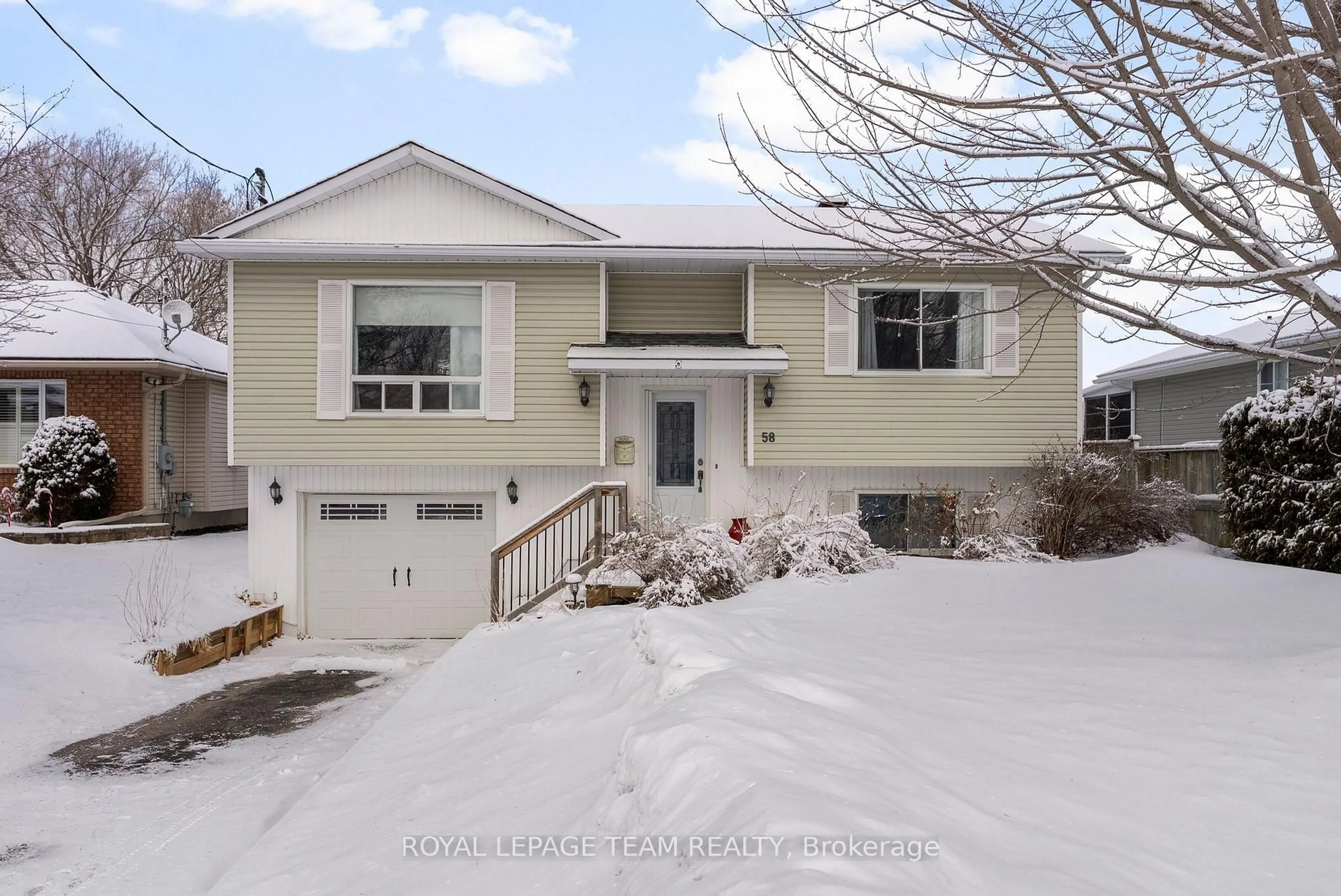 Home with vinyl exterior material, street for 58 SEVENTH Ave, Arnprior Ontario K7S 3S2