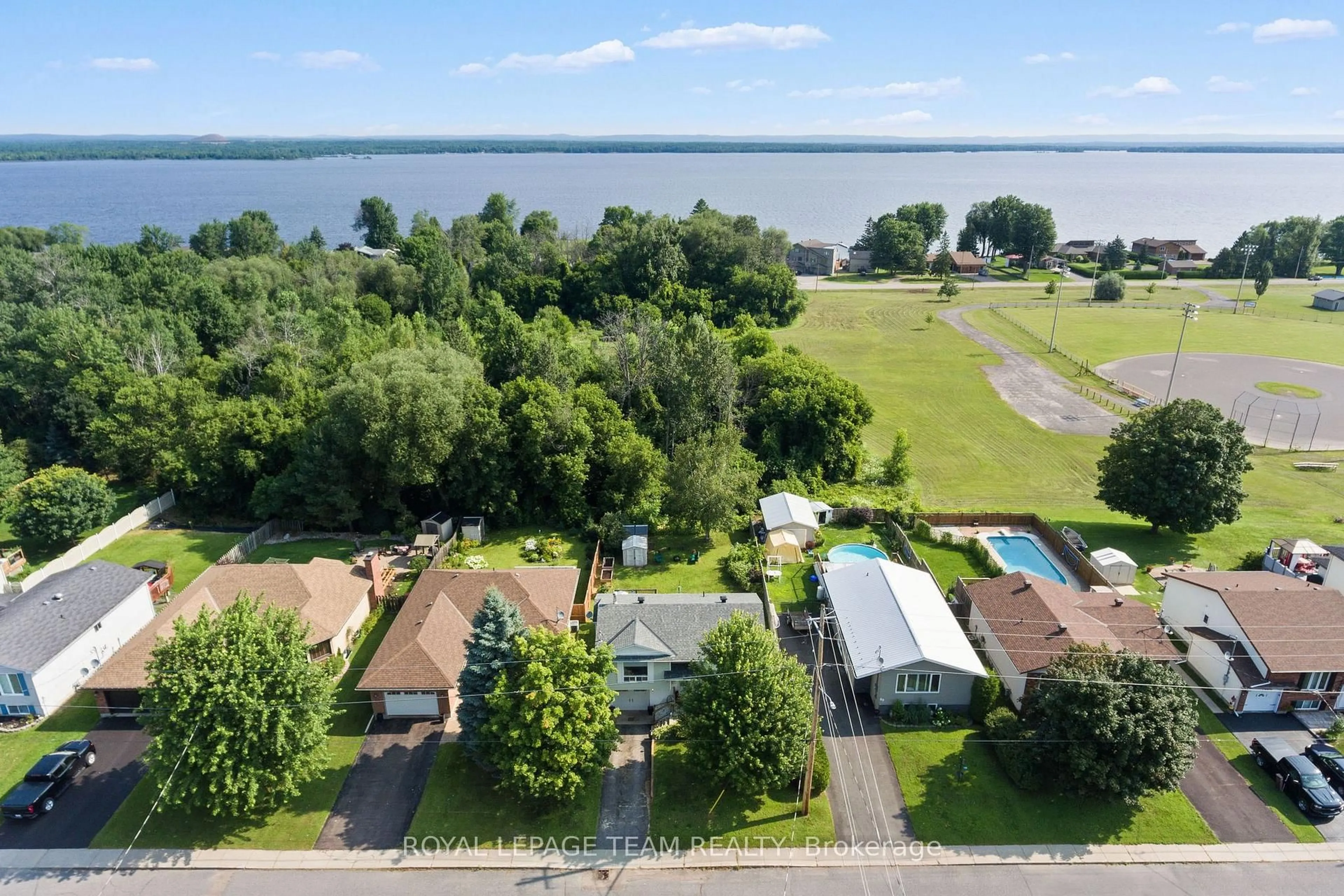 A pic from outside/outdoor area/front of a property/back of a property/a pic from drone, water/lake/river/ocean view for 58 SEVENTH Ave, Arnprior Ontario K7S 3S2