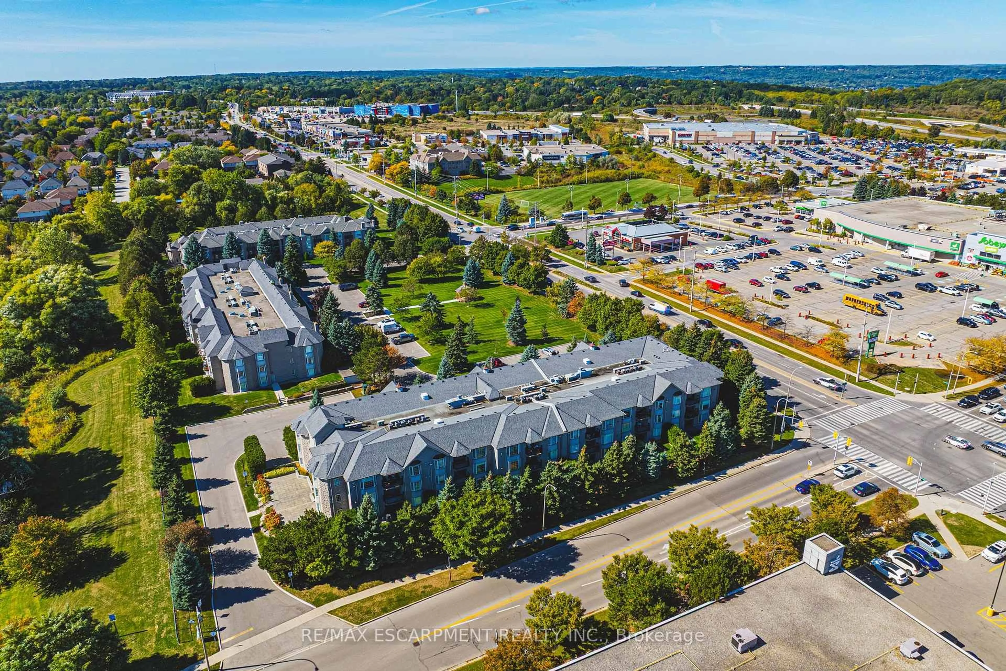 A pic from outside/outdoor area/front of a property/back of a property/a pic from drone, unknown for 990 Golf Links Rd #308, Hamilton Ontario L9K 1J8