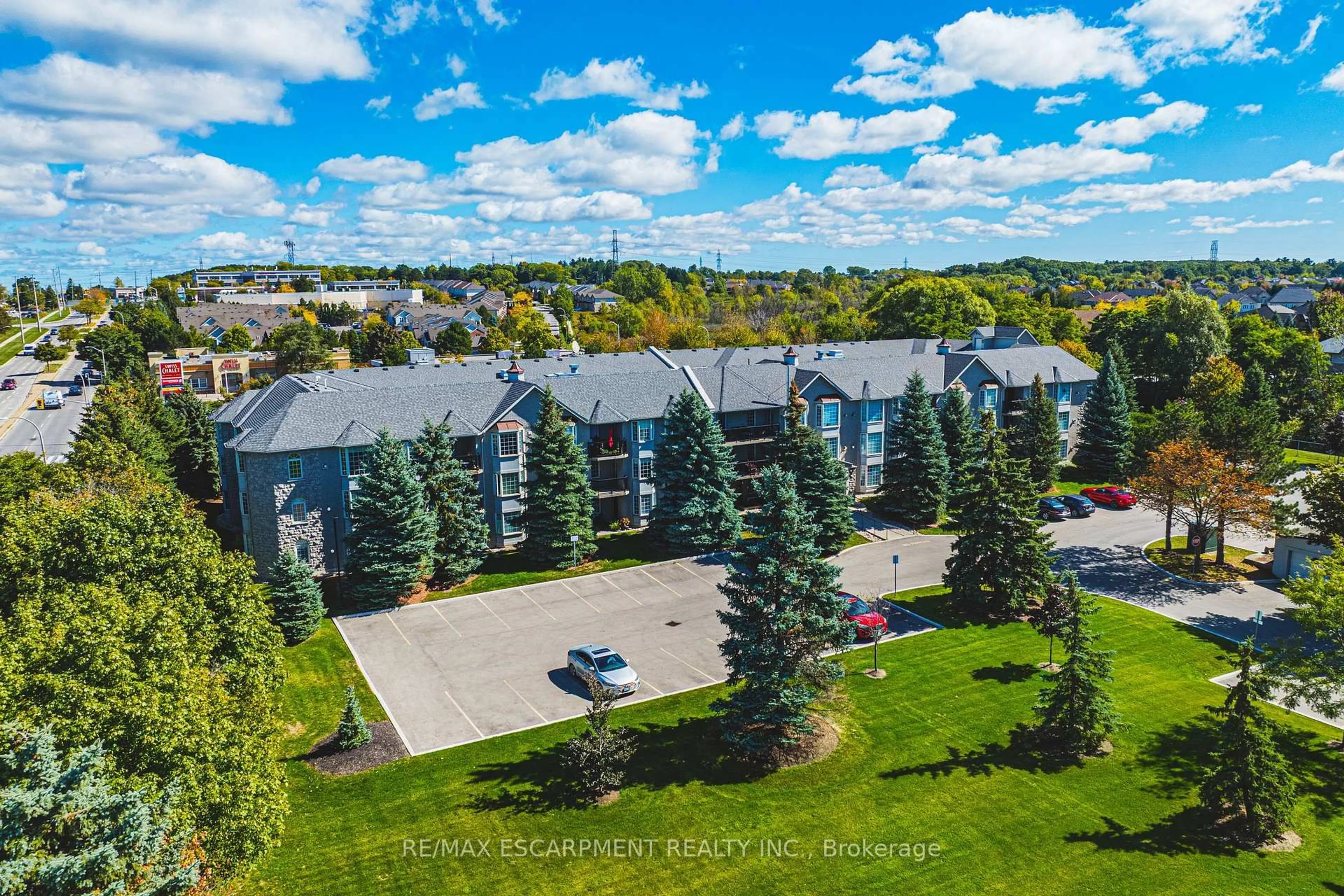 A pic from outside/outdoor area/front of a property/back of a property/a pic from drone, unknown for 990 Golf Links Rd #308, Hamilton Ontario L9K 1J8