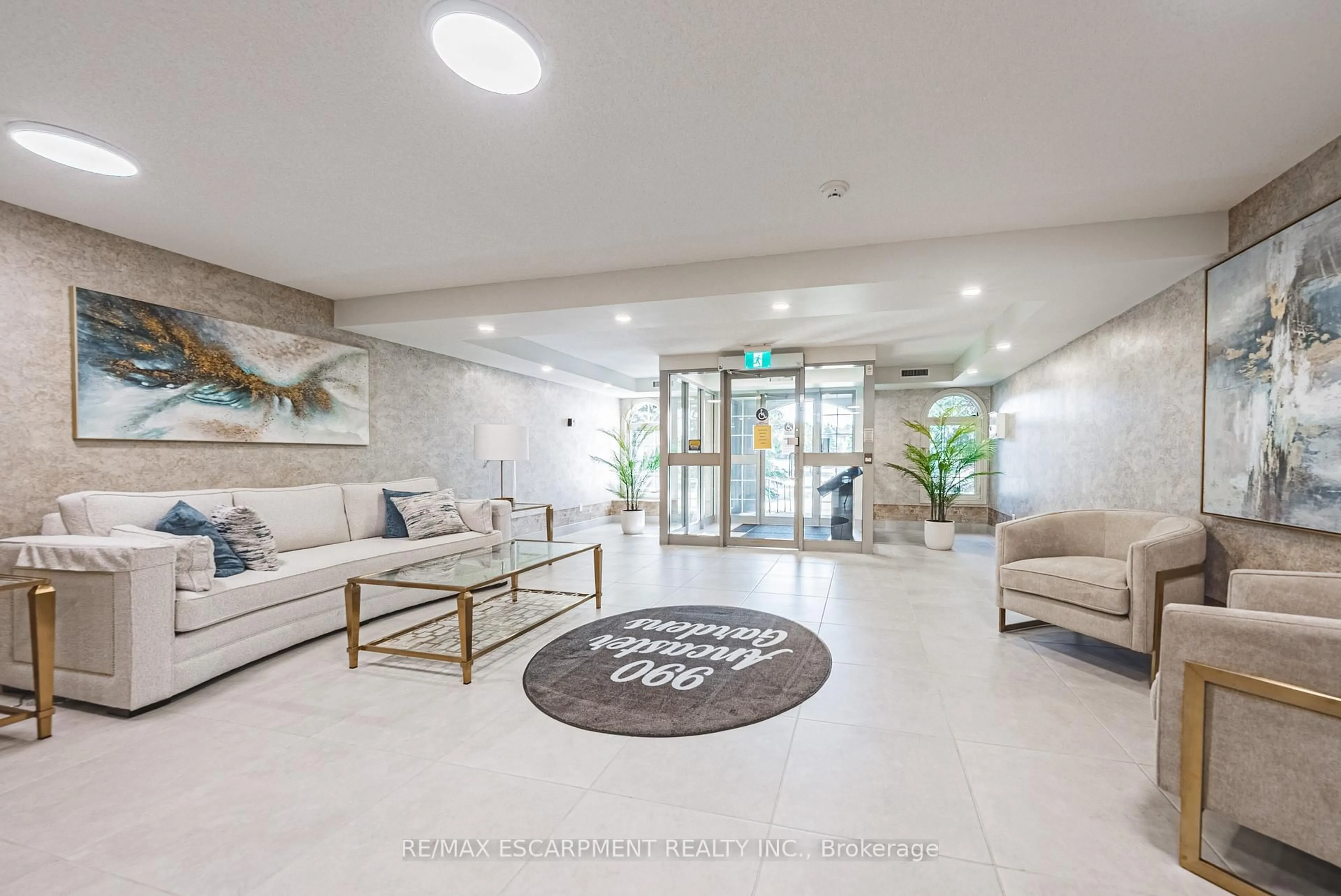 Lobby for 990 Golf Links Rd #308, Hamilton Ontario L9K 1J8