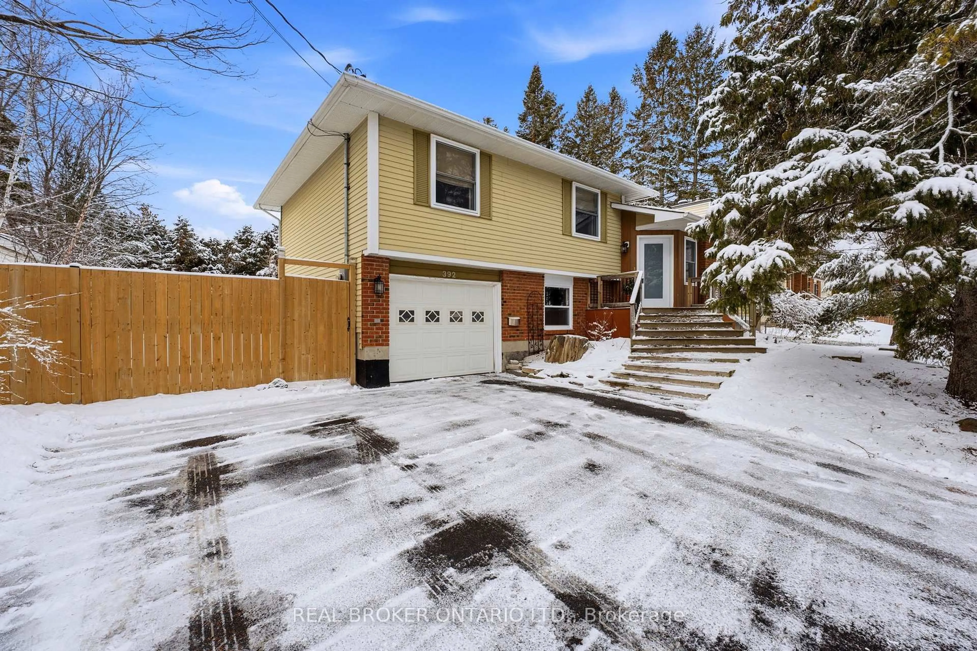 Unknown for 392 Country St, Almonte Ontario K0A 1A0