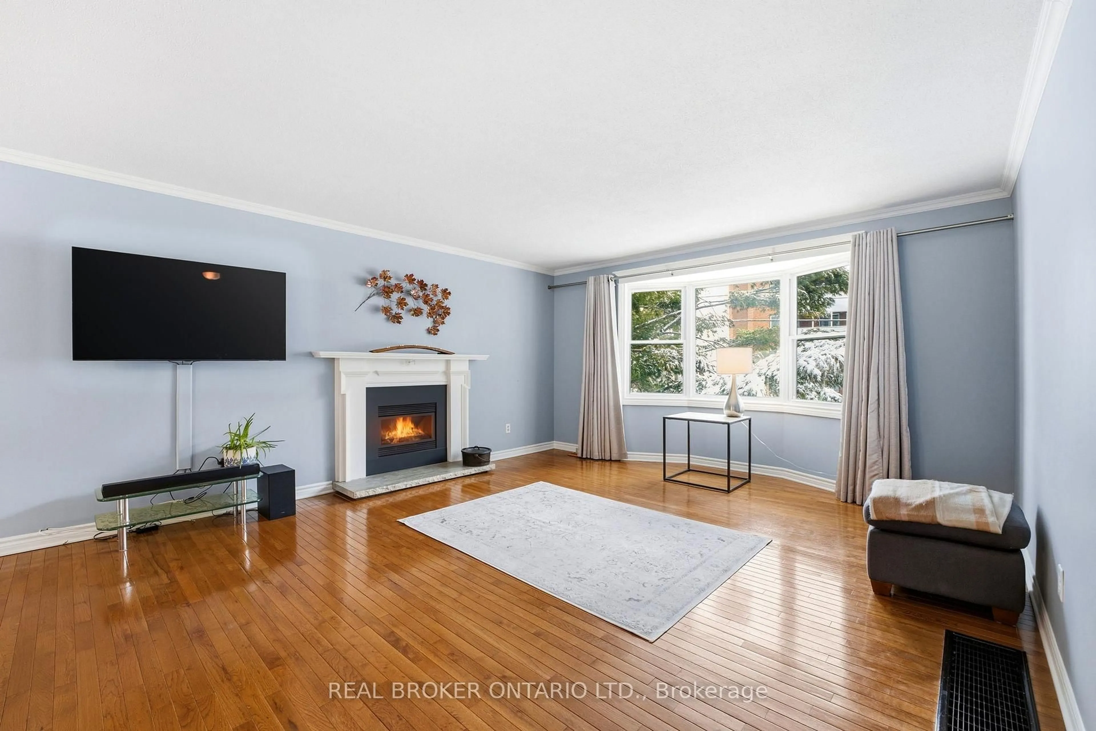 Living room with furniture, wood/laminate floor for 392 Country St, Almonte Ontario K0A 1A0