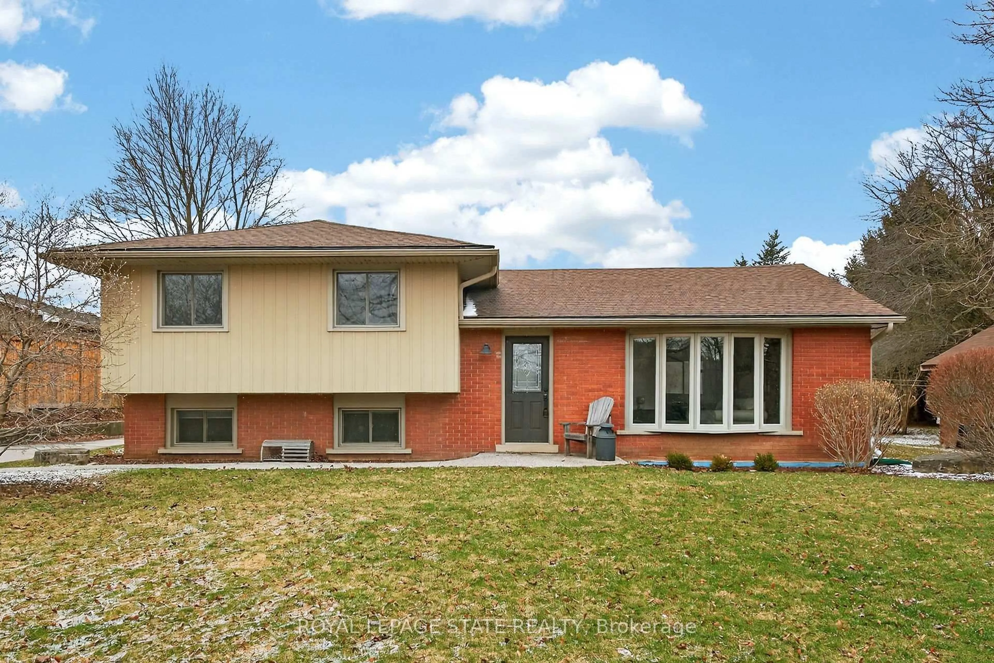 Home with brick exterior material, street for 847 Governors Rd, Hamilton Ontario L9H 5E3