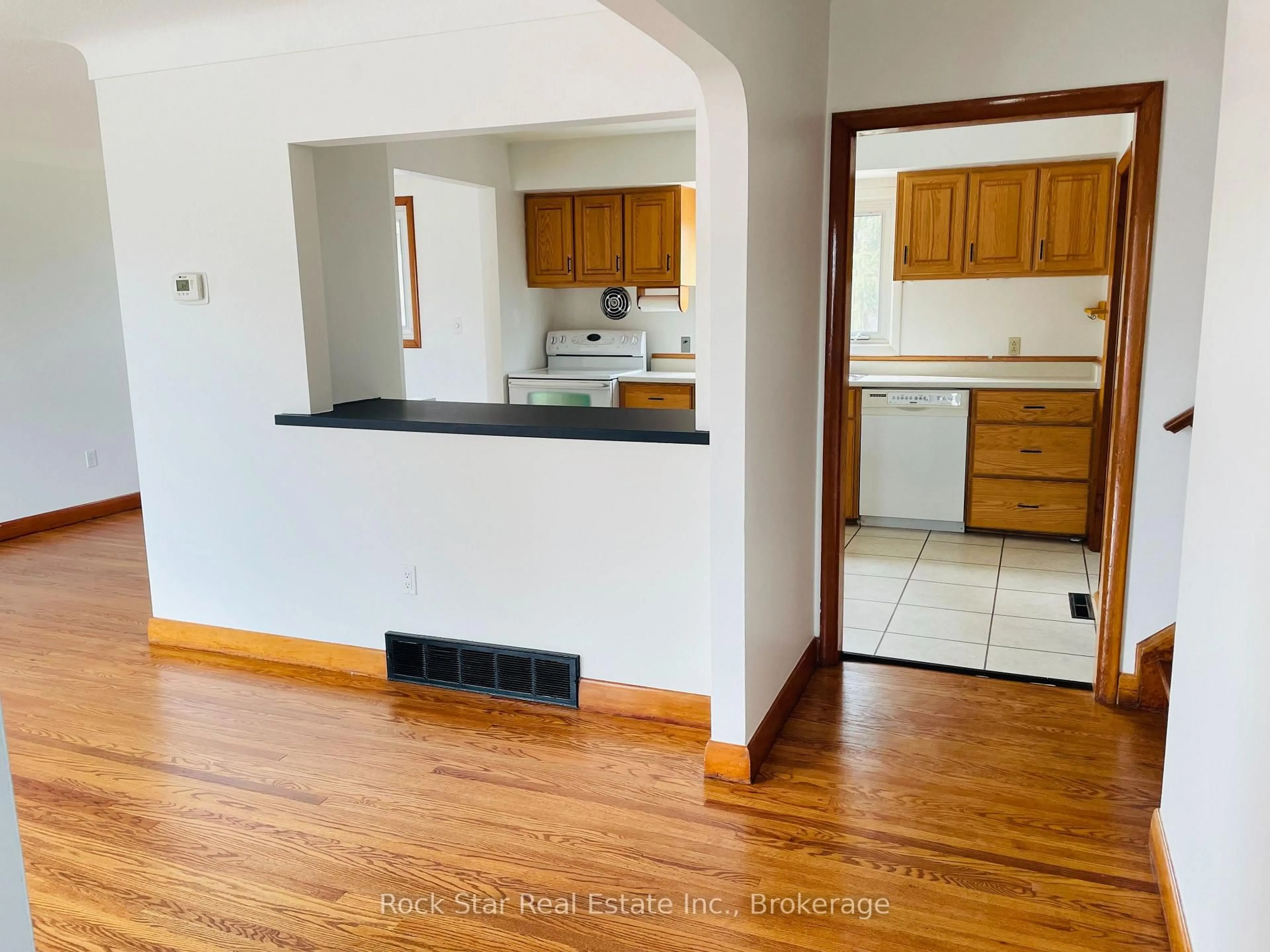 Standard kitchen, unknown for 331 Meadowcrest Rd, Kingston Ontario K7M 3S4