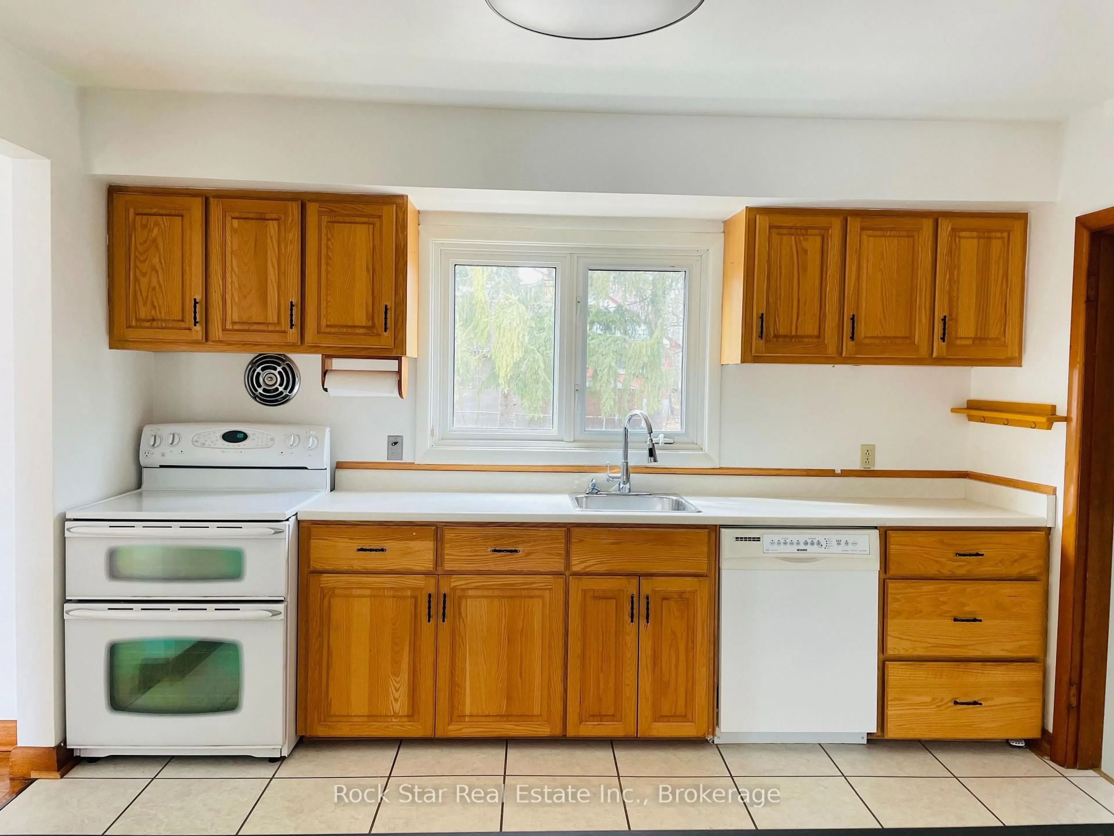 Standard kitchen, unknown for 331 Meadowcrest Rd, Kingston Ontario K7M 3S4