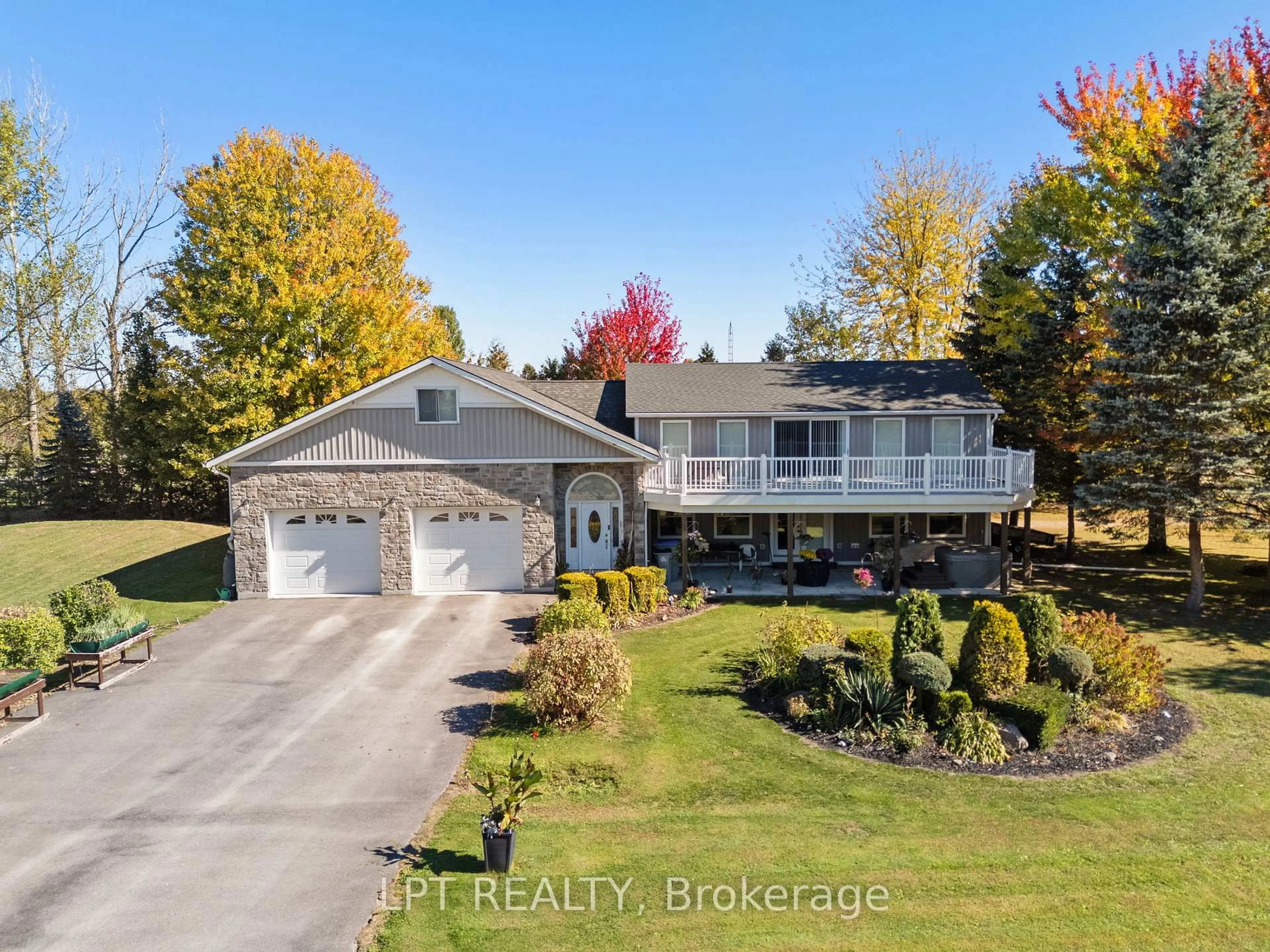 A pic from outside/outdoor area/front of a property/back of a property/a pic from drone, water/lake/river/ocean view for 33810 Darryl Crt, Bluewater Ontario N0M 2T0