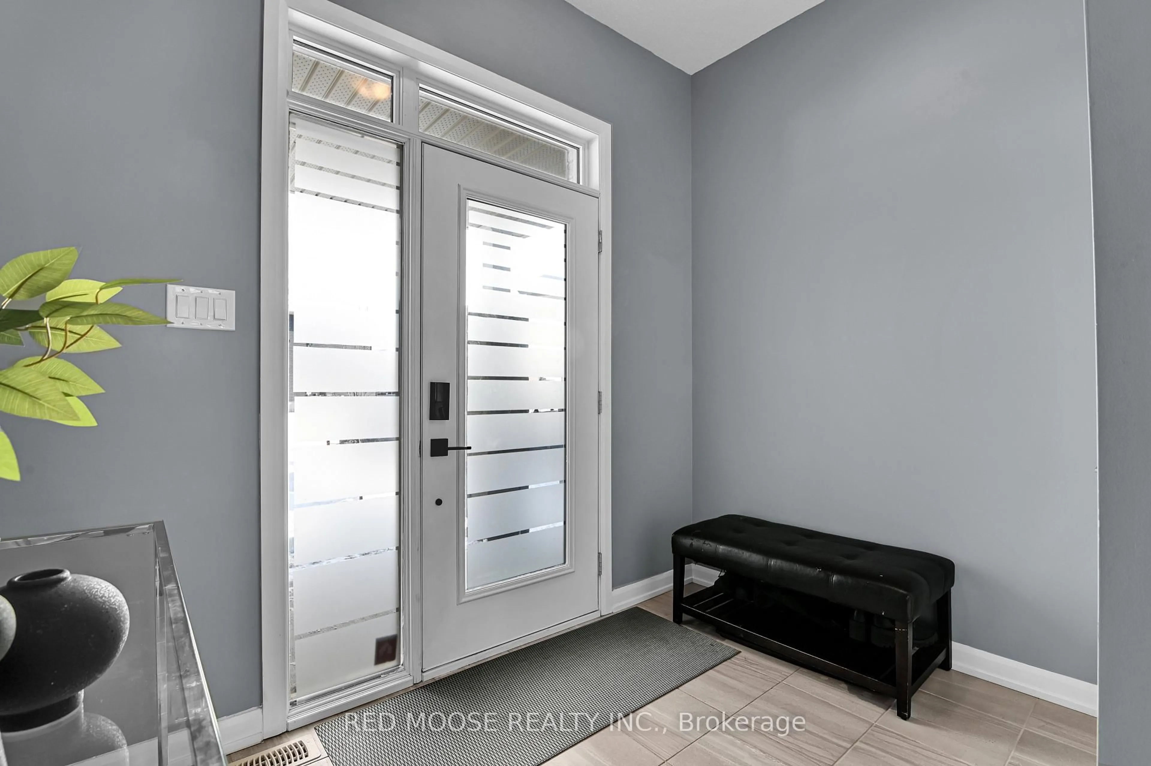 Indoor entryway for 185 Turquoise St, Clarence-Rockland Ontario K4K 0L5