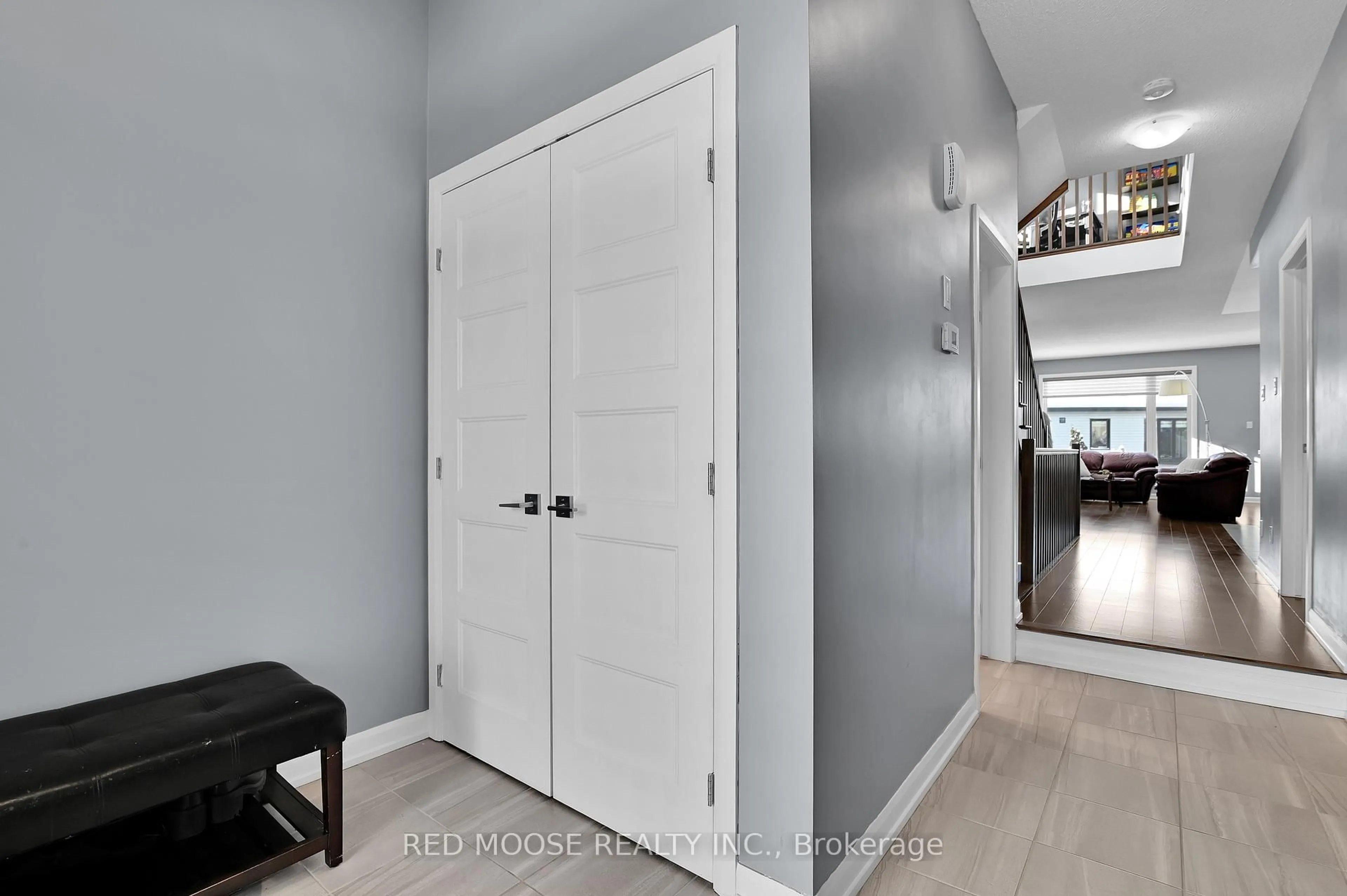 Indoor entryway for 185 Turquoise St, Clarence-Rockland Ontario K4K 0L5
