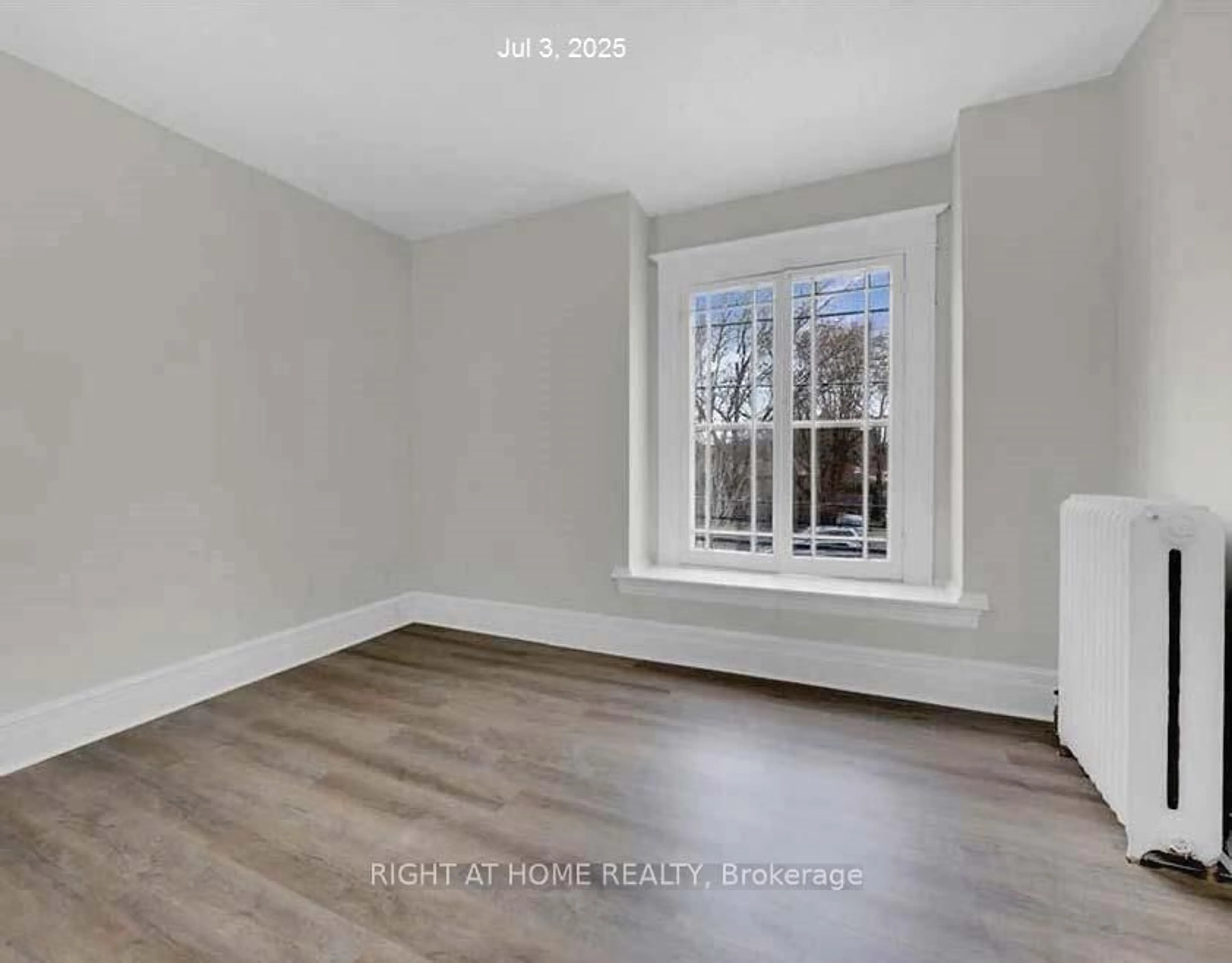 A pic of a room for 223 Park St, Hamilton Ontario L8R 2N9