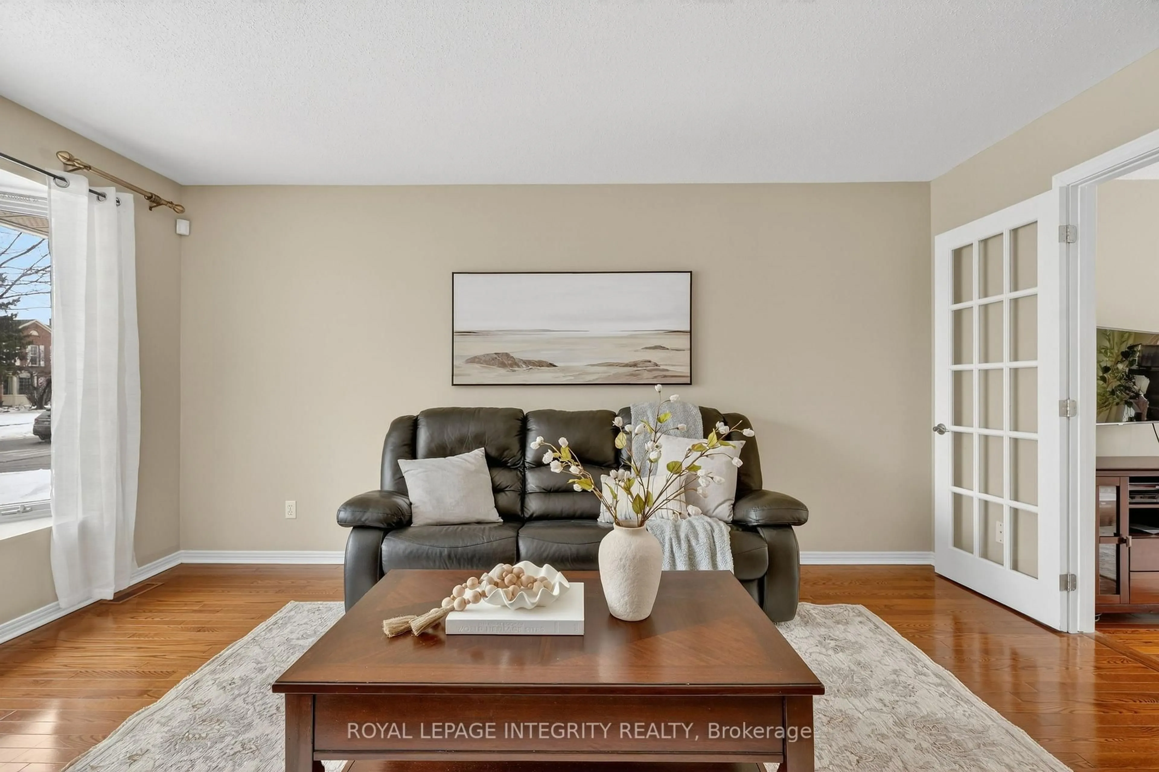 Living room with furniture, wood/laminate floor for 6020 Vineyard Dr, Ottawa Ontario K1C 2M5
