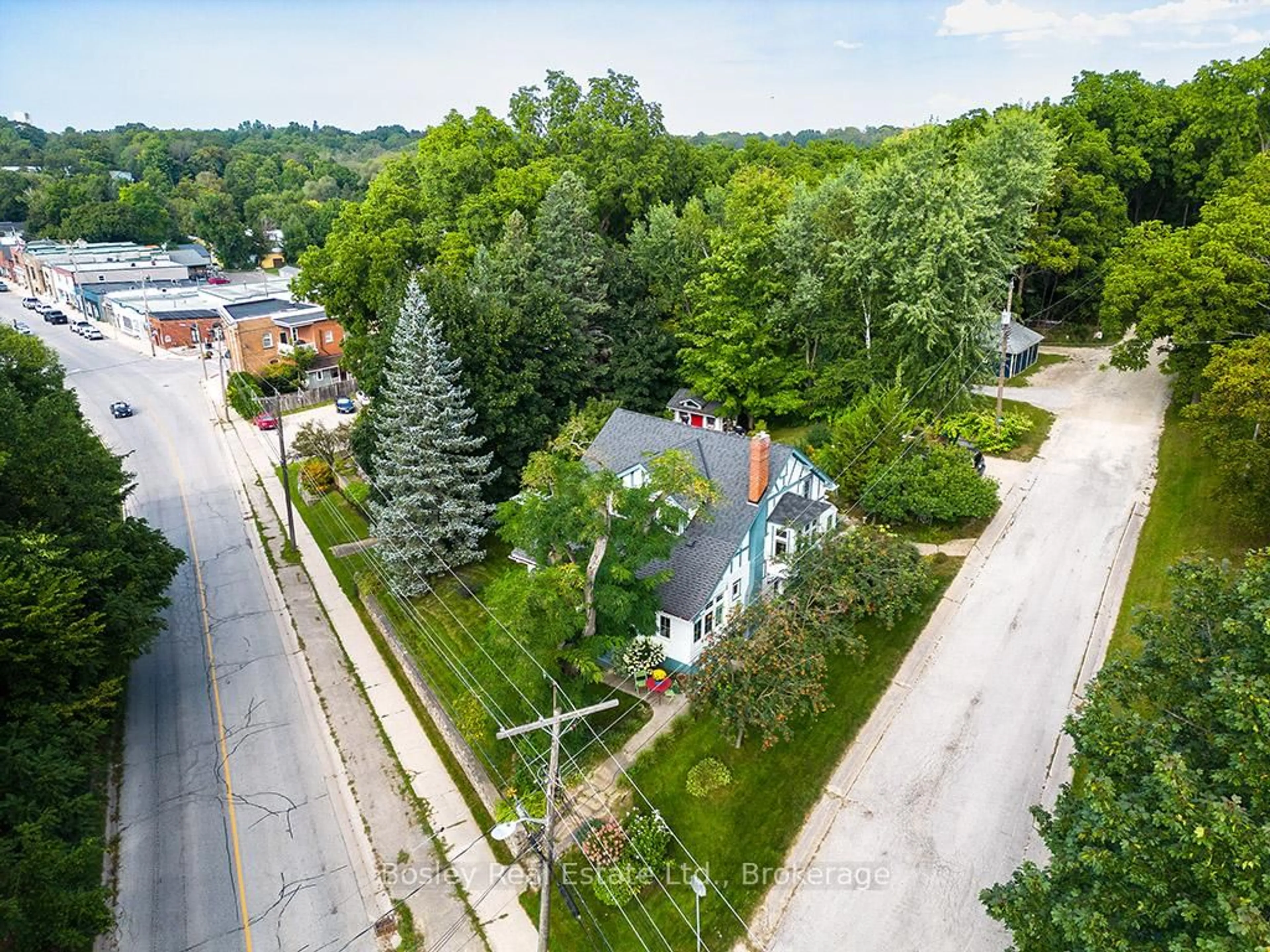 A pic from outside/outdoor area/front of a property/back of a property/a pic from drone, street for 103 Brook St, Blue Mountains Ontario N0H 1J0