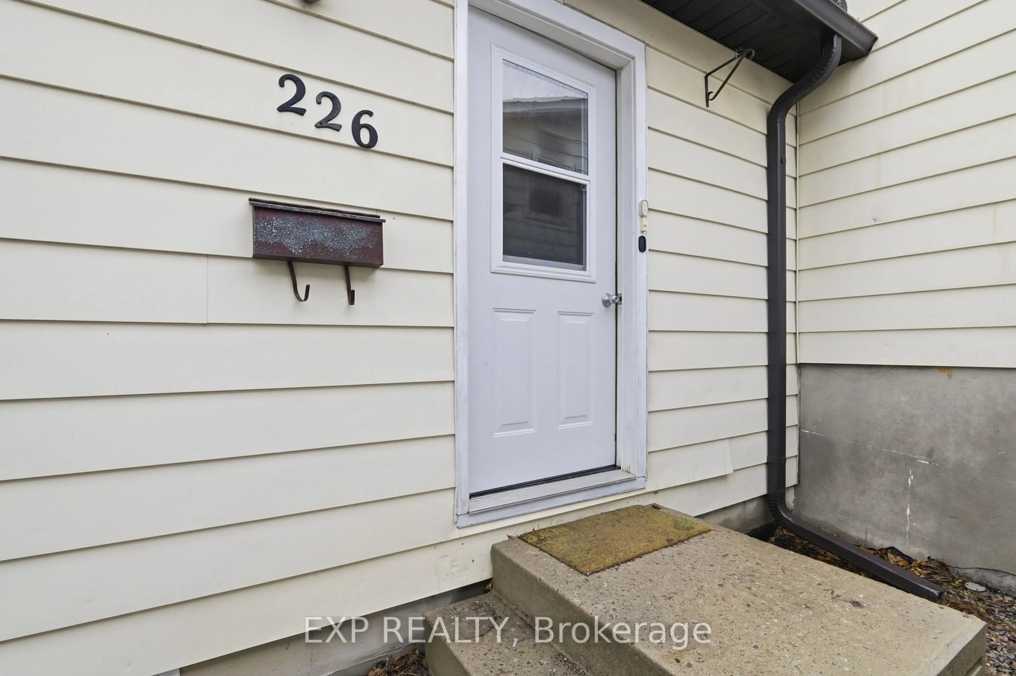 Indoor entryway for 226 Spencleys Lane, Peterborough Ontario K9H 1R9