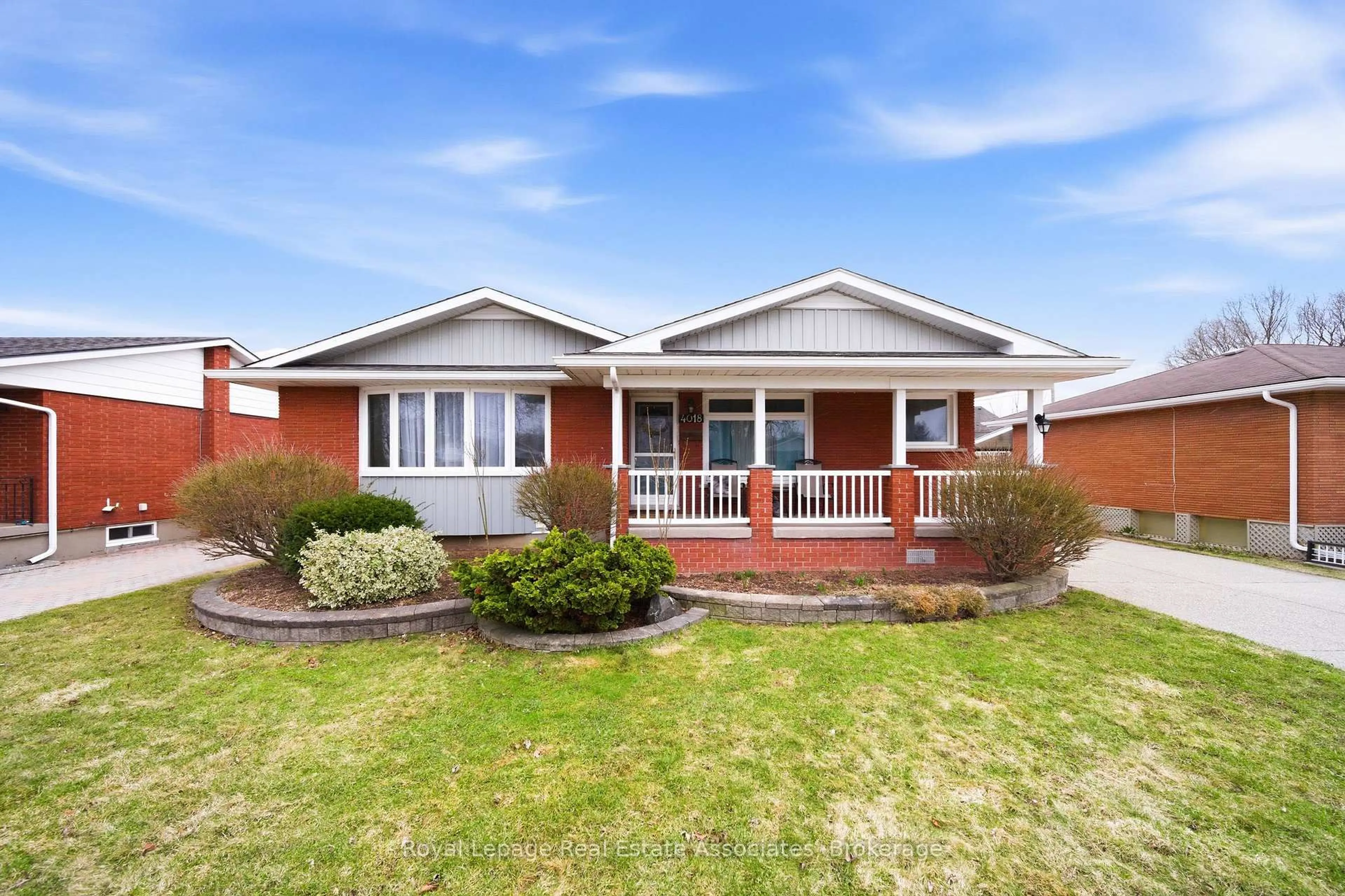 Home with brick exterior material, street for 4018 Montcalm Cres, Niagara Falls Ontario L2G 6L8