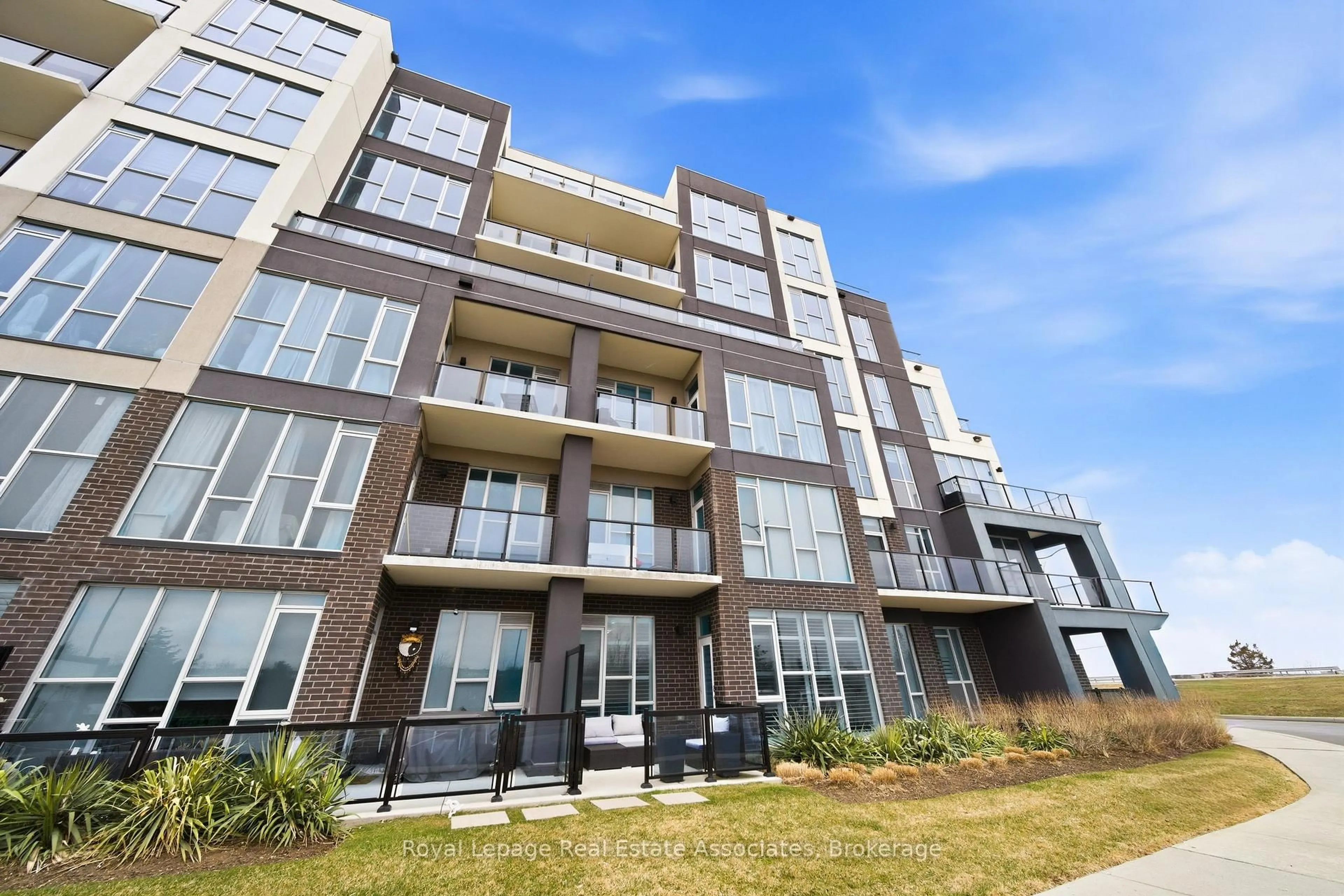 Unknown for 16 Concord Pl #114, Grimsby Ontario L3M 0J1