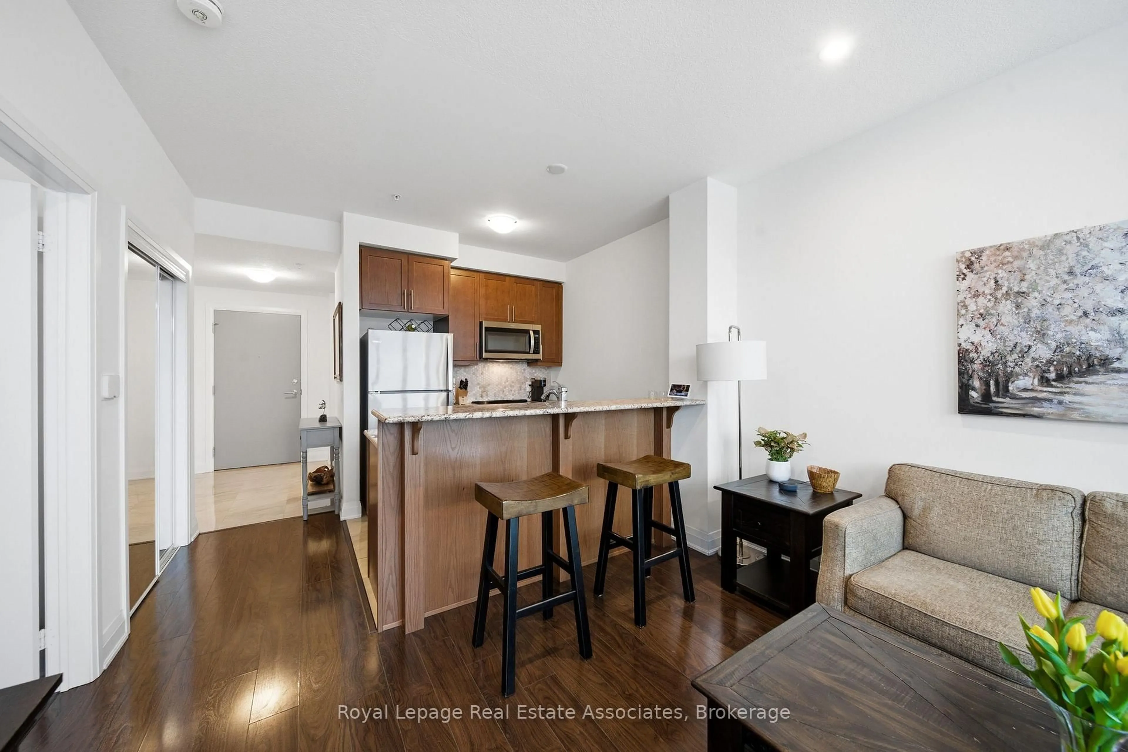 Standard kitchen, wood/laminate floor for 16 Concord Pl #114, Grimsby Ontario L3M 0J1