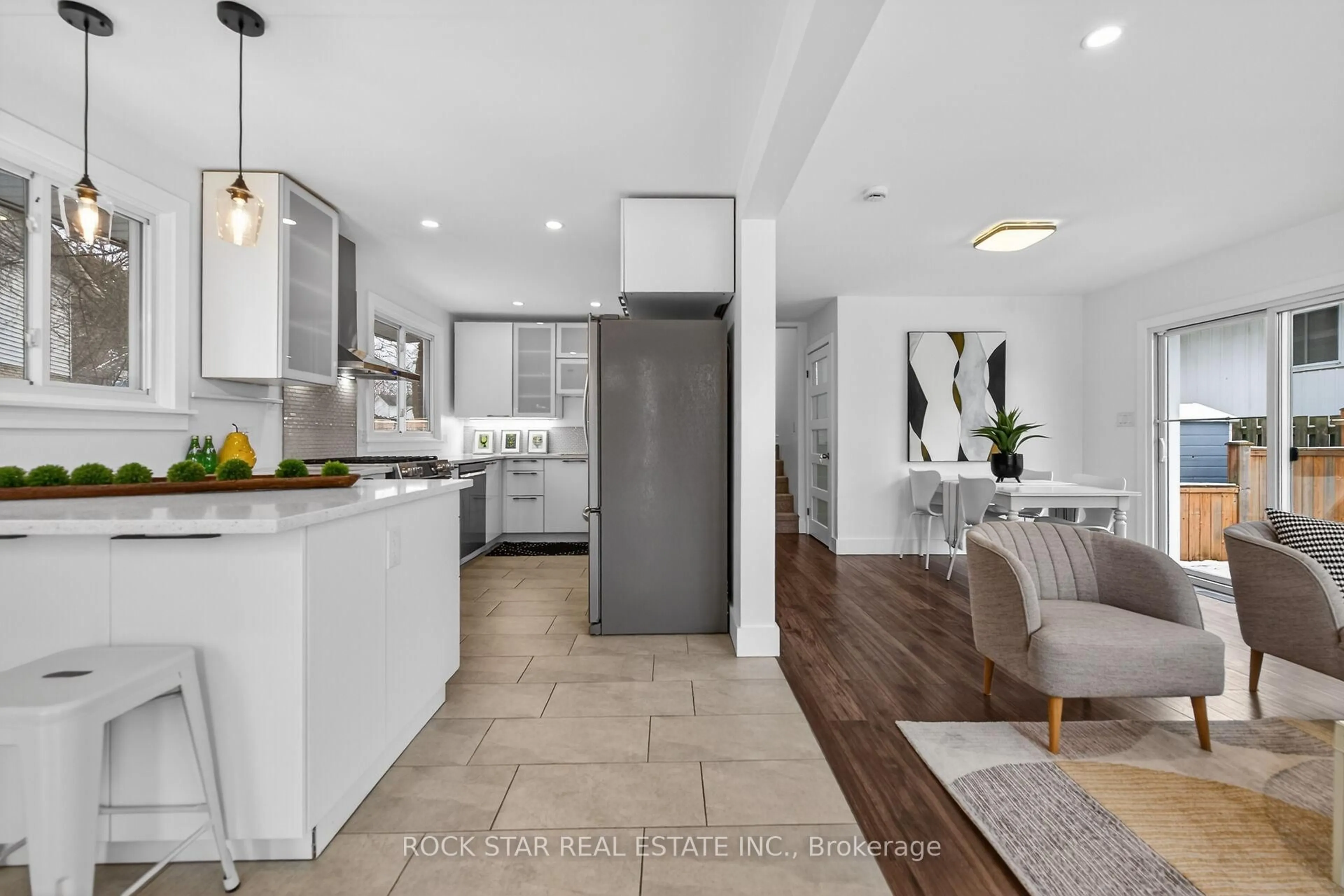 Open concept kitchen, ceramic/tile floor for 3075 Empire Pl, Niagara Falls Ontario L2J 3L7