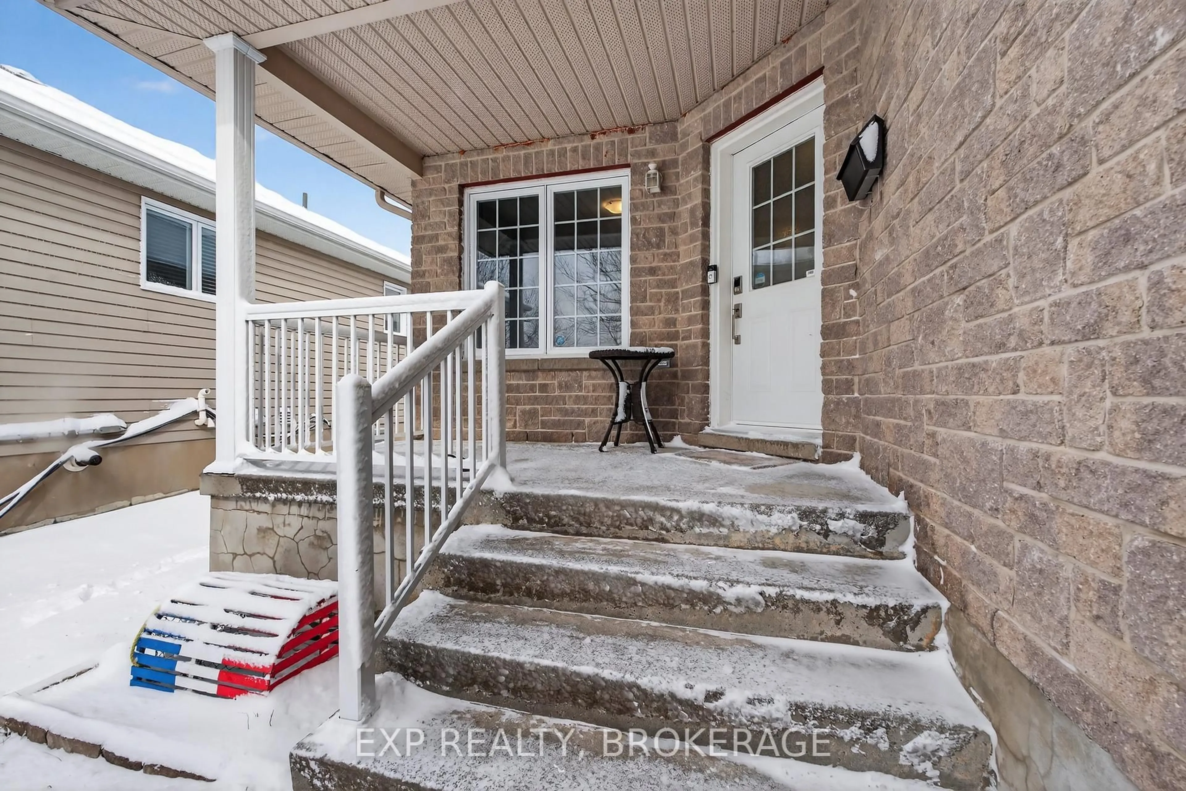 Indoor entryway for 189 KILDARE Ave, Loyalist Ontario K7N 0A4