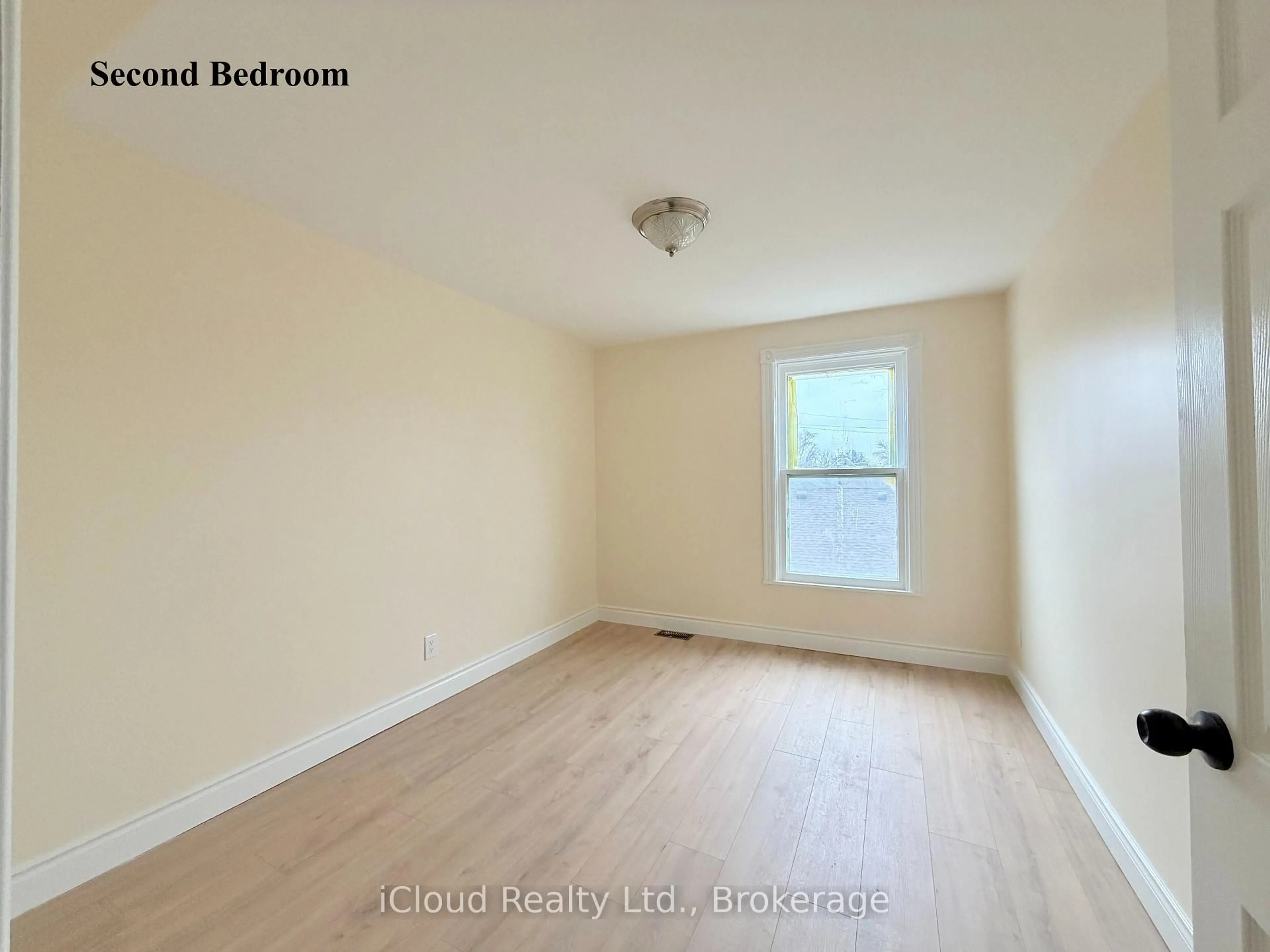 A pic of a room for 405 Upper Wentworth St, Hamilton Ontario L9A 4T4