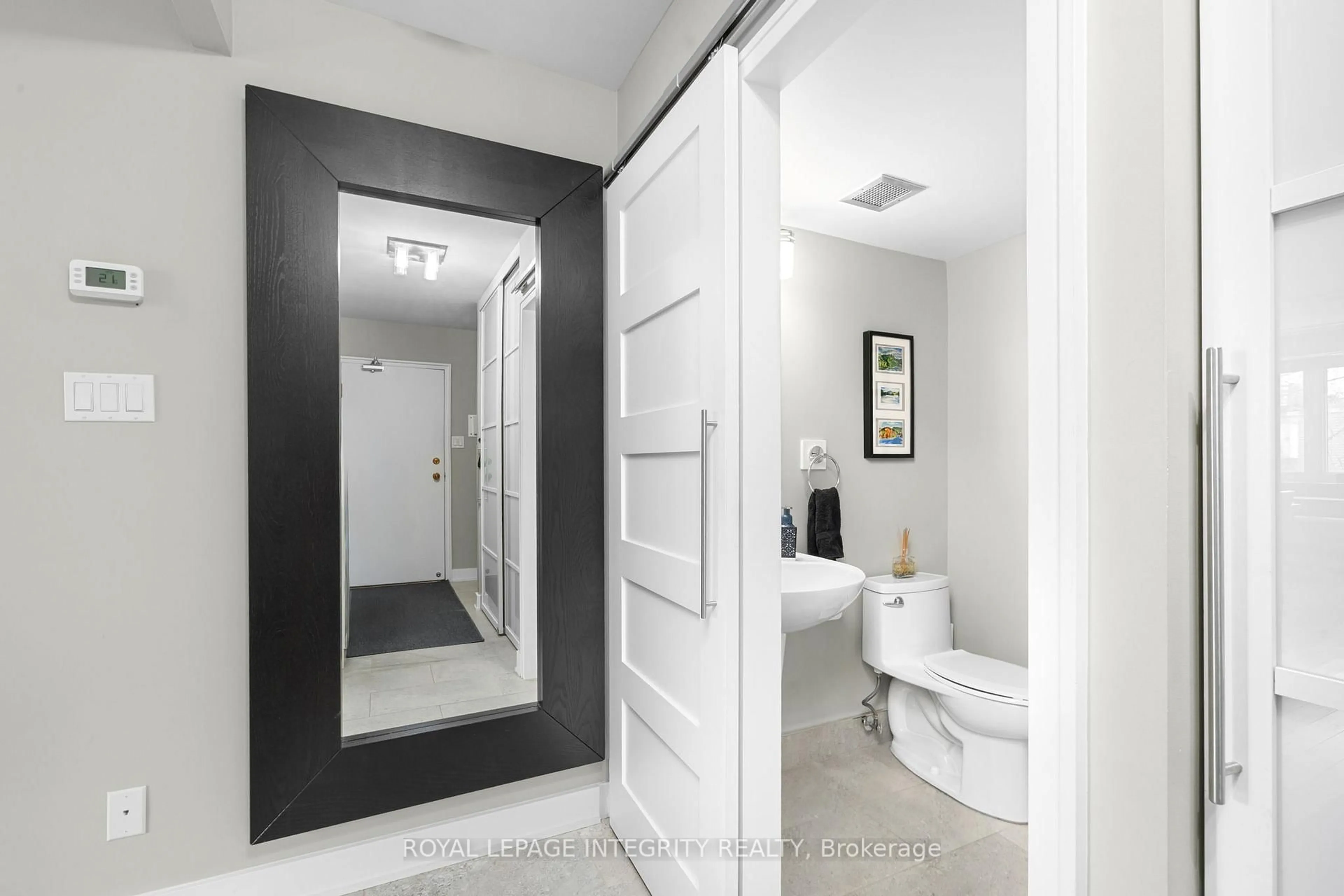 Unknown for 150 Waverley St #2C, Ottawa Ontario K2P 0V4