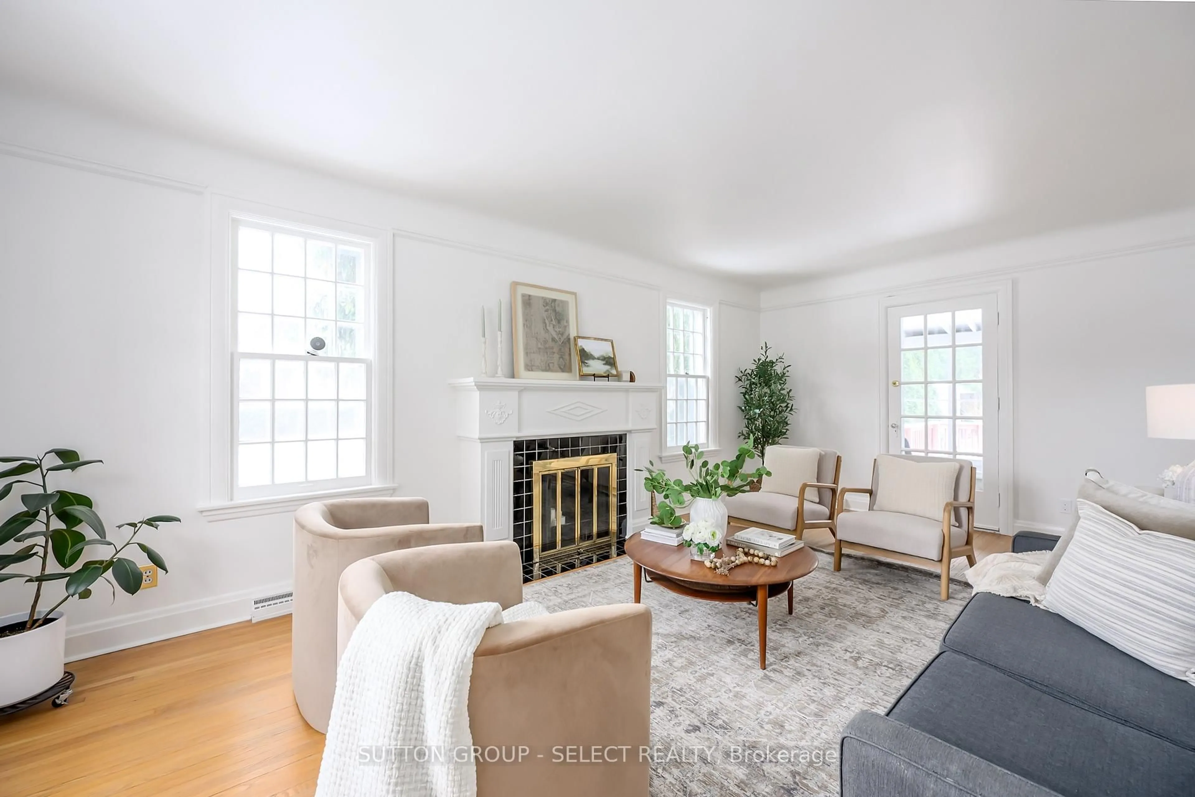 Living room with furniture, unknown for 1059 Waterloo St, London East Ontario N6A 3X9