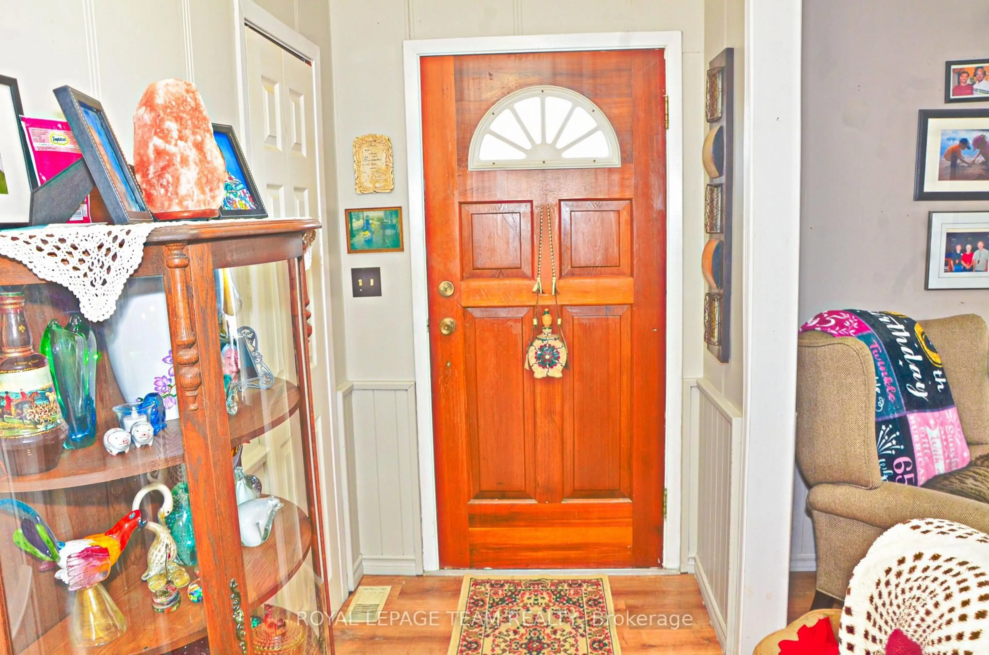 Indoor entryway for 3040 Walker St, Edwardsburgh/Cardinal Ontario K0E 1E0