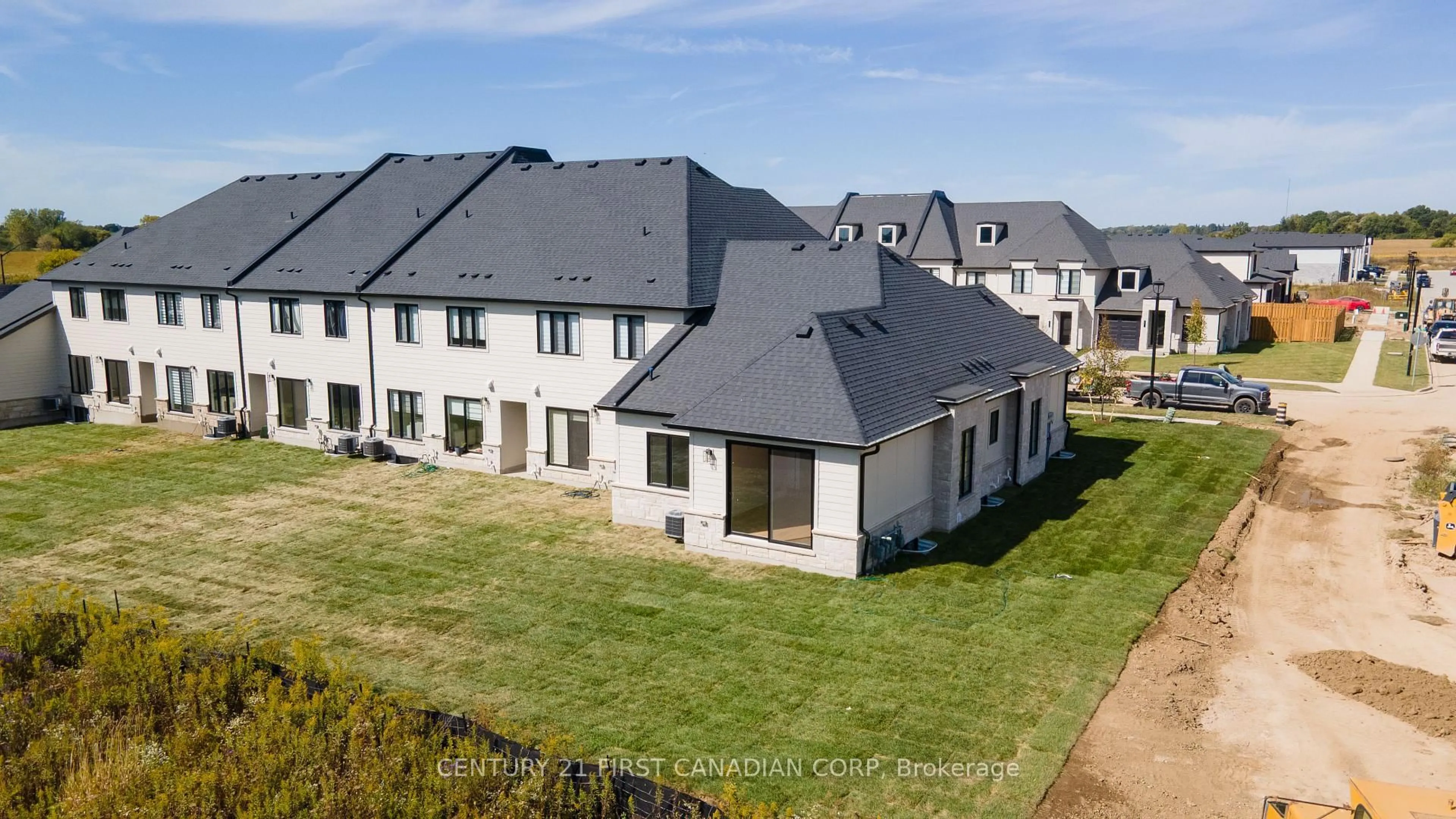 A pic from outside/outdoor area/front of a property/back of a property/a pic from drone, unknown for 6673 Hayward Dr, London South Ontario N6P 0H7