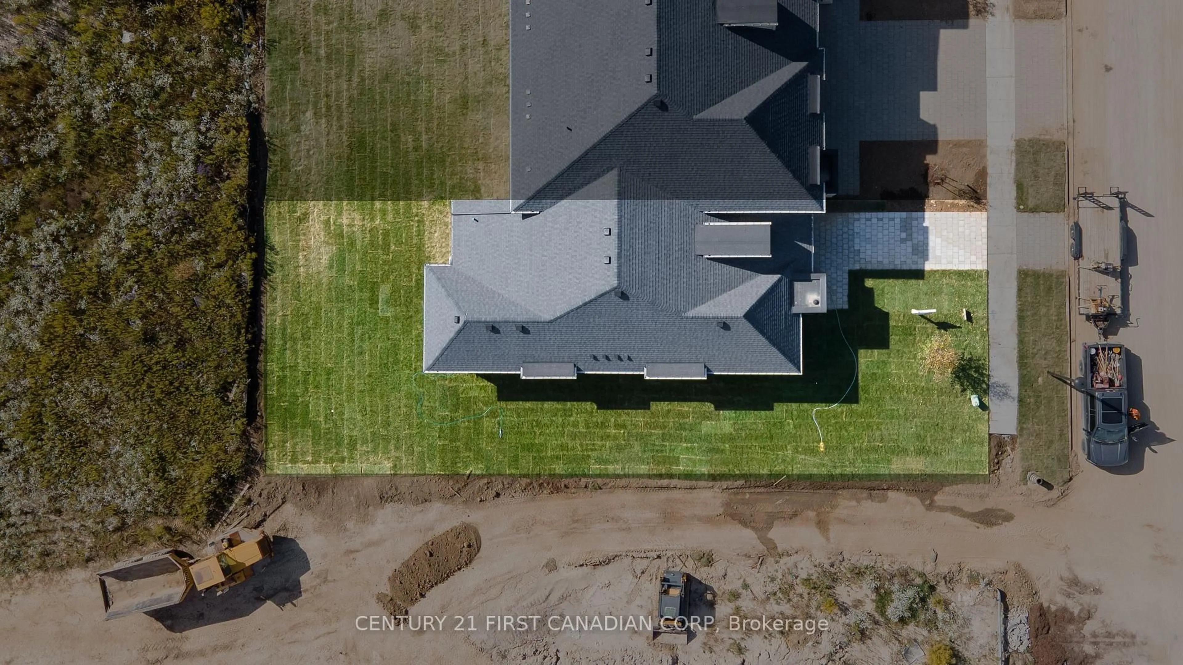 A pic from outside/outdoor area/front of a property/back of a property/a pic from drone, unknown for 6673 Hayward Dr, London South Ontario N6P 0H7