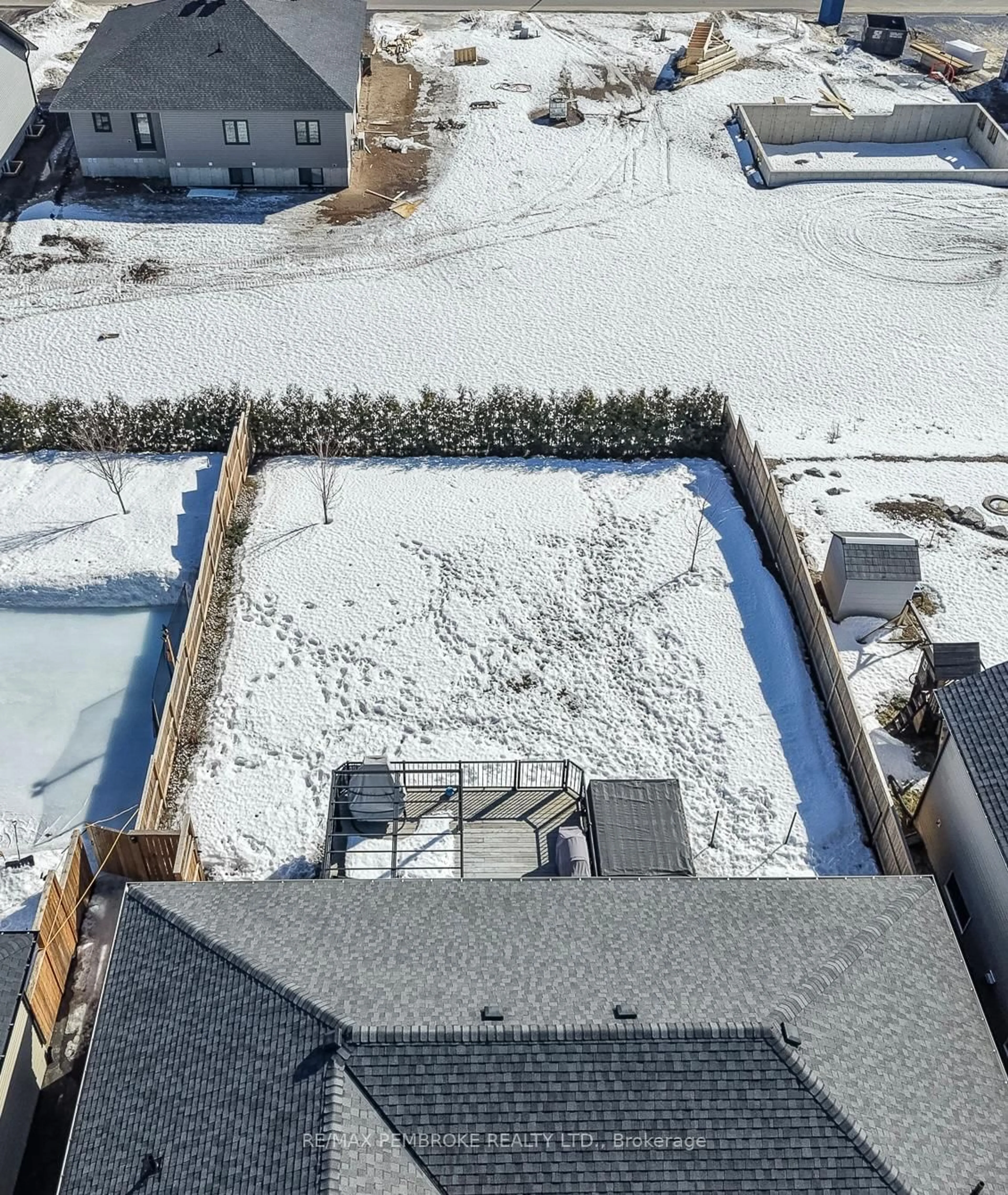 A pic from outside/outdoor area/front of a property/back of a property/a pic from drone, unknown for 77 Noble Cres, Petawawa Ontario K8H 0G1